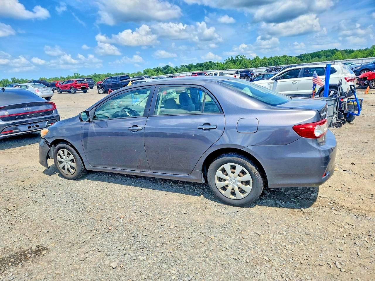 2011 Toyota Corolla Le Gray vin: JTDBU4EE0B9141836