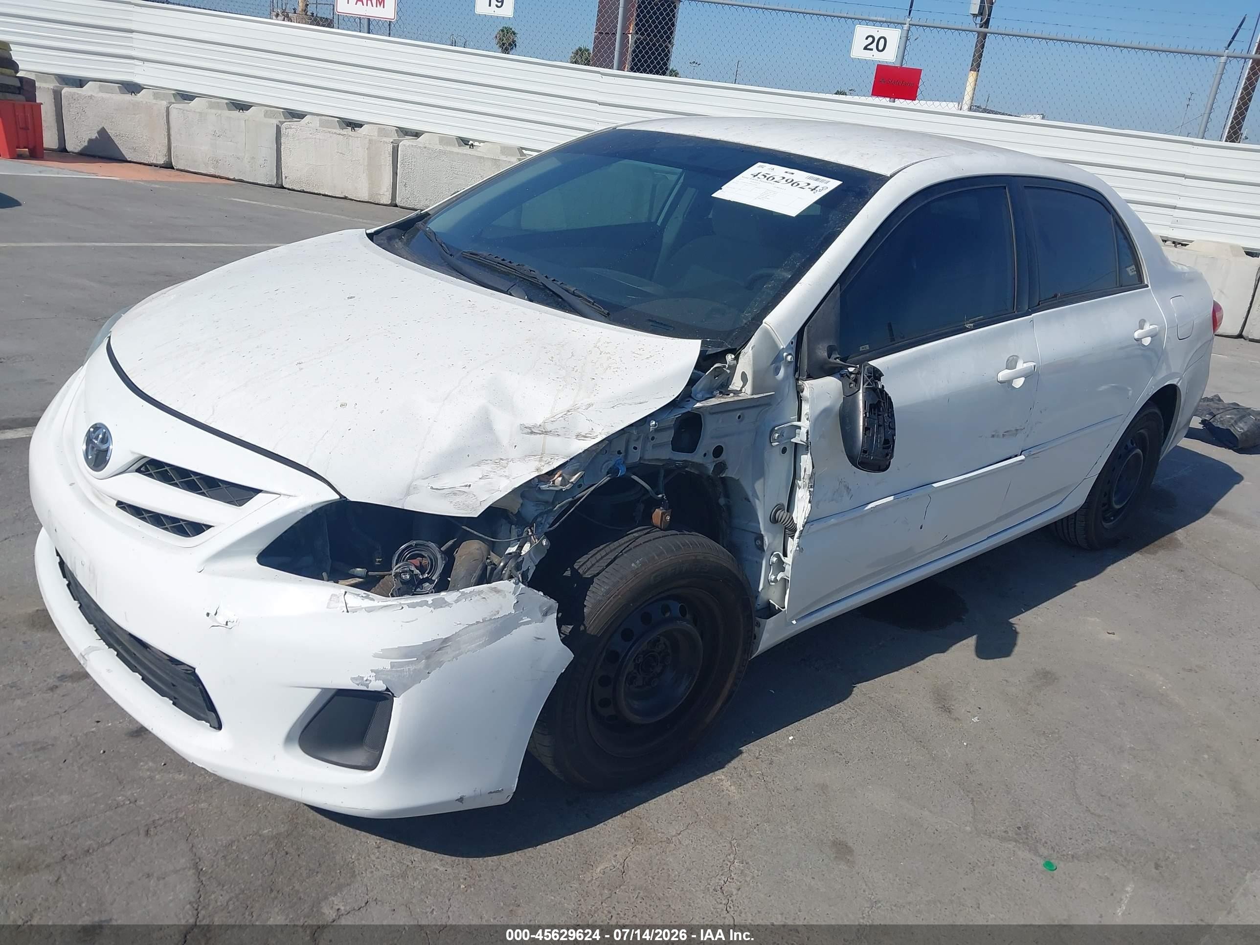2011 Toyota Corolla Le White vin: JTDBU4EE0B9144901