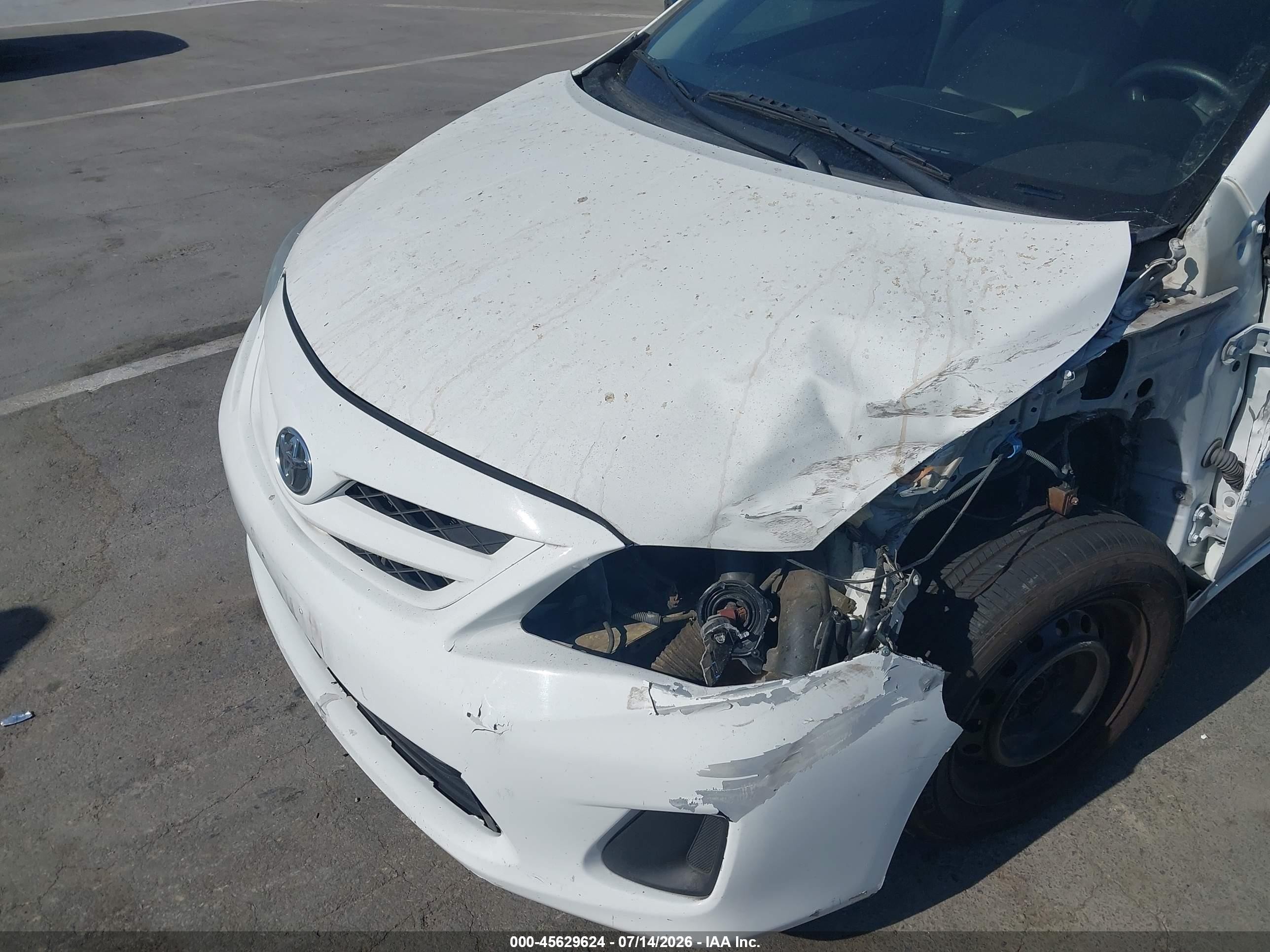 2011 Toyota Corolla Le White vin: JTDBU4EE0B9144901