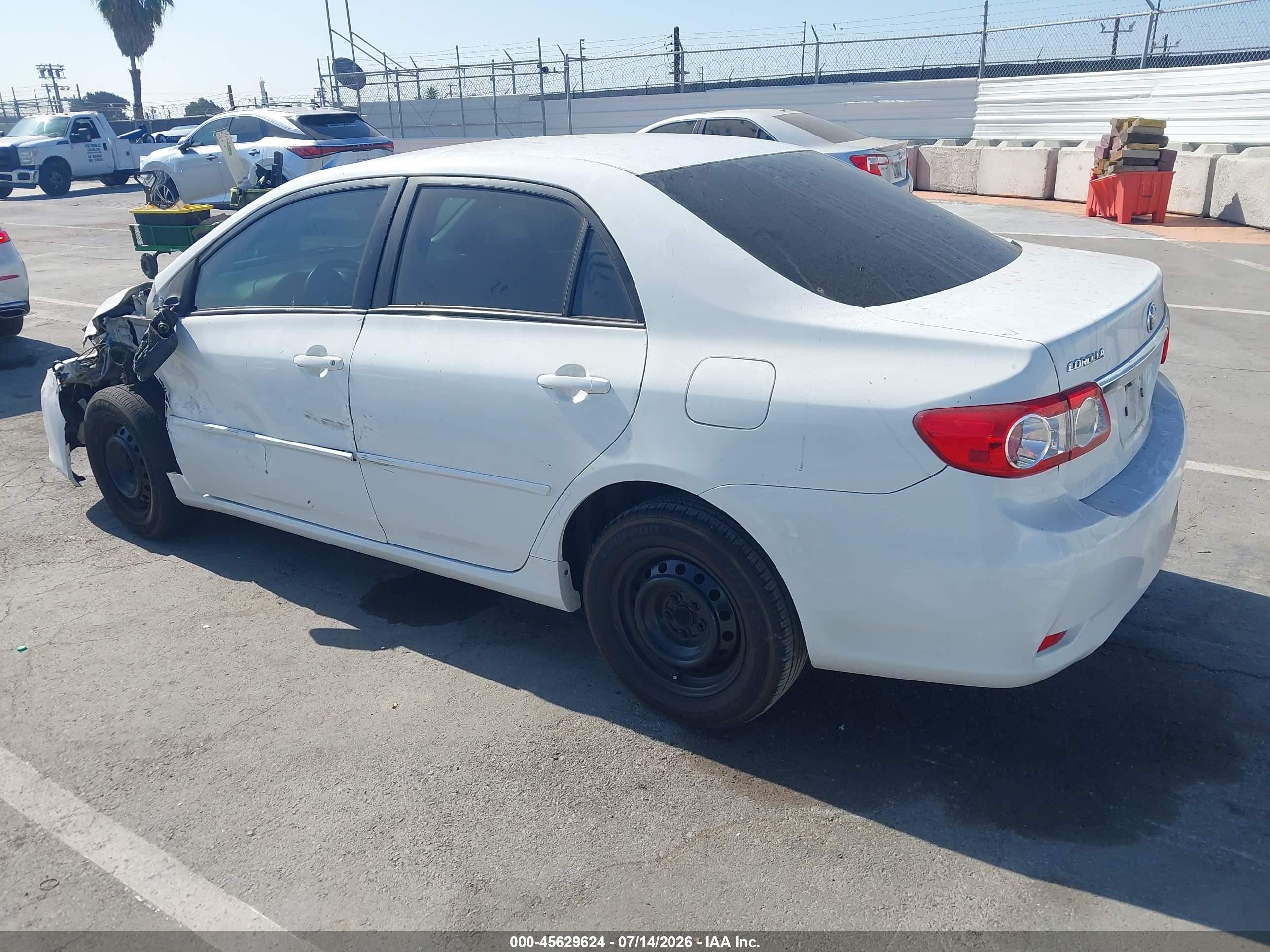 2011 Toyota Corolla Le White vin: JTDBU4EE0B9144901
