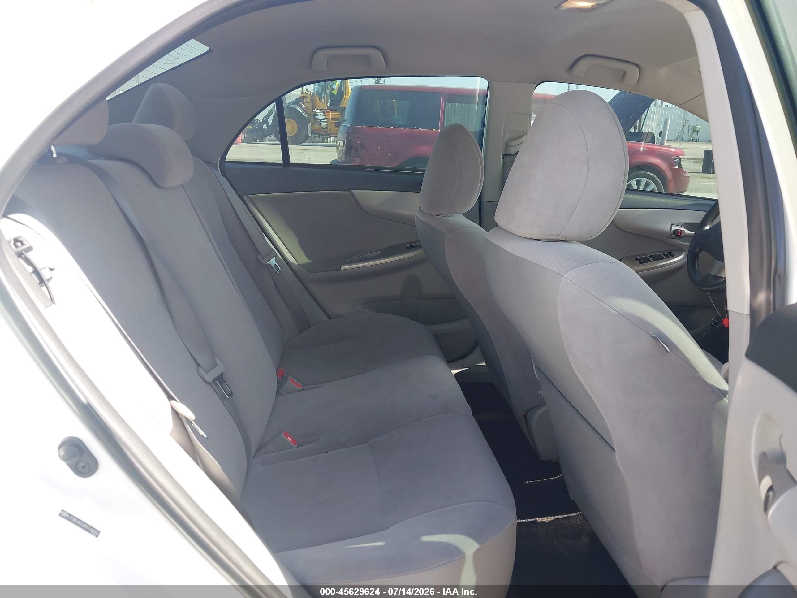 2011 Toyota Corolla Le White vin: JTDBU4EE0B9144901