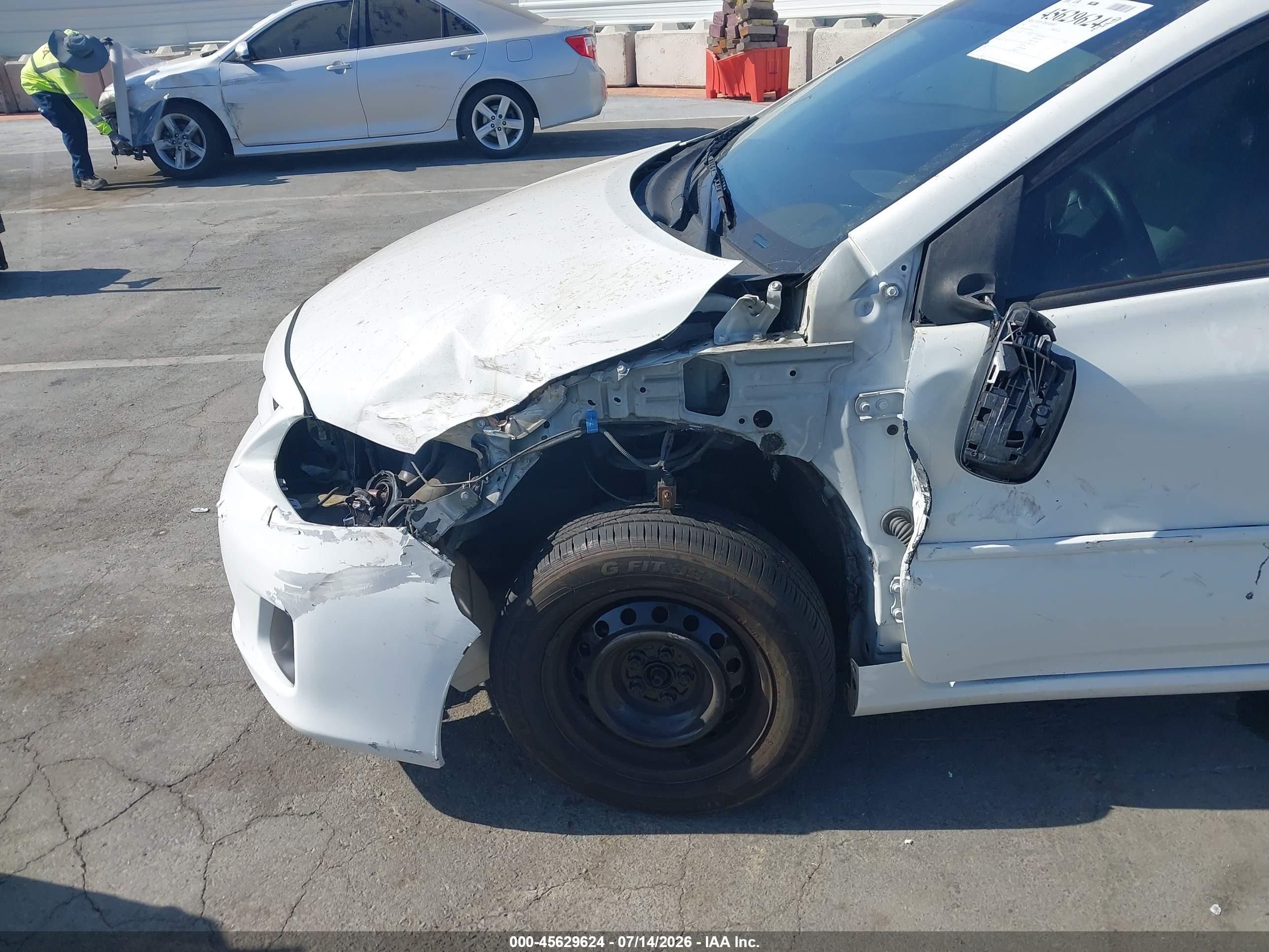 2011 Toyota Corolla Le White vin: JTDBU4EE0B9144901