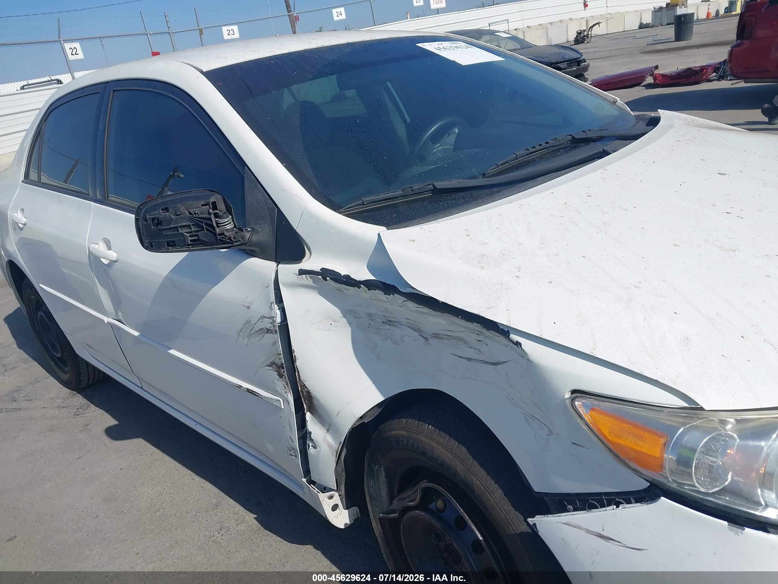 2011 Toyota Corolla Le White vin: JTDBU4EE0B9144901