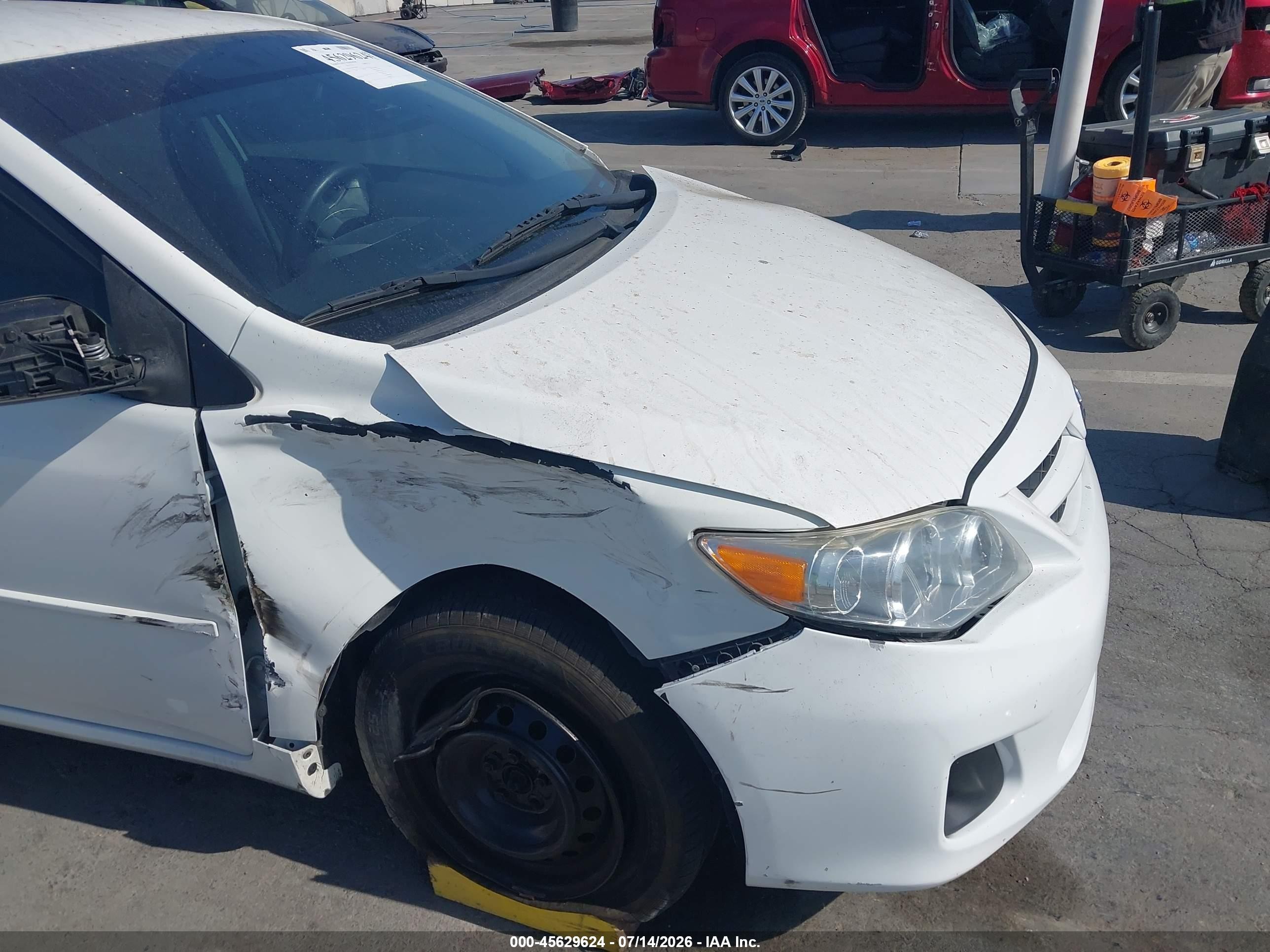 2011 Toyota Corolla Le White vin: JTDBU4EE0B9144901