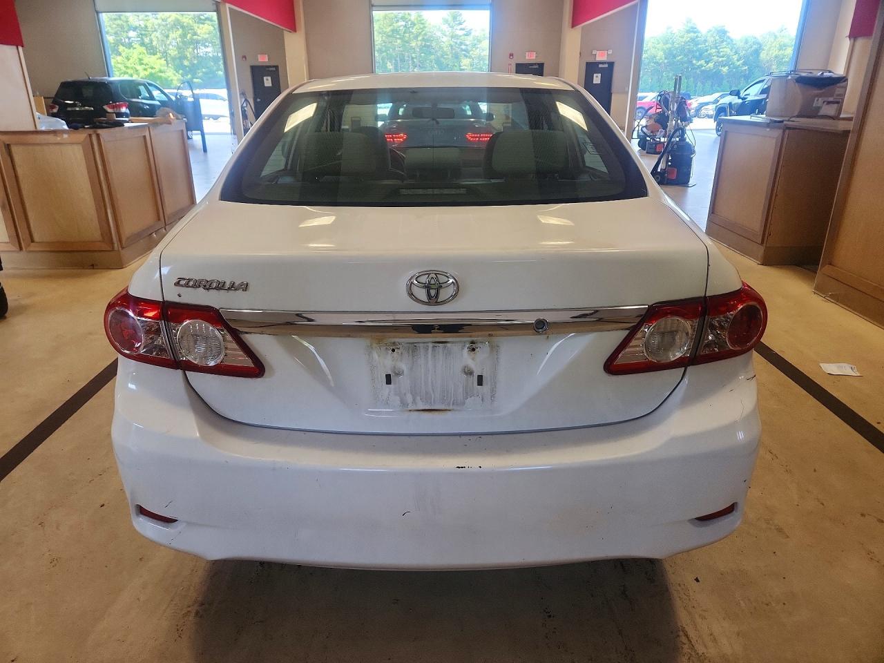 2011 Toyota Corolla Base White vin: JTDBU4EE0B9148138