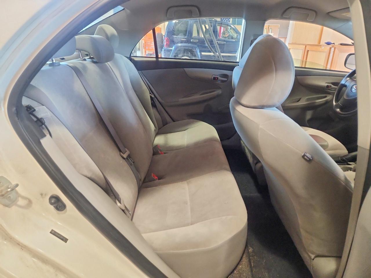 2011 Toyota Corolla Base White vin: JTDBU4EE0B9148138