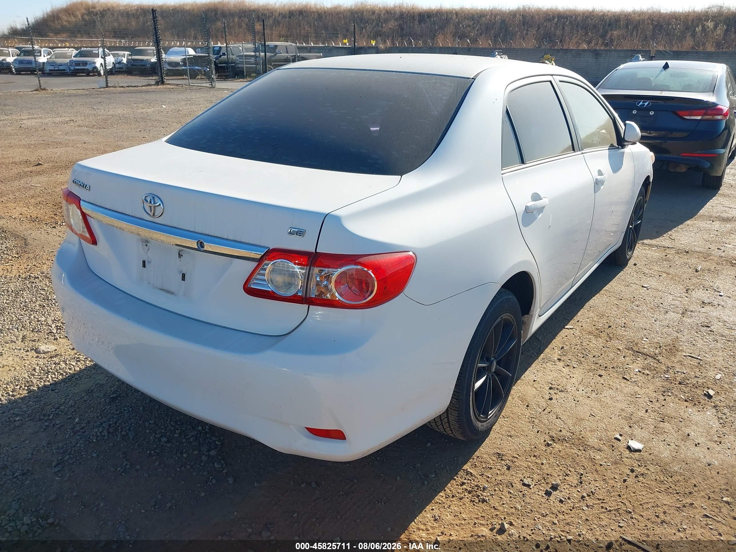 2011 Toyota Corolla Le Белый vin: JTDBU4EE0B9157048
