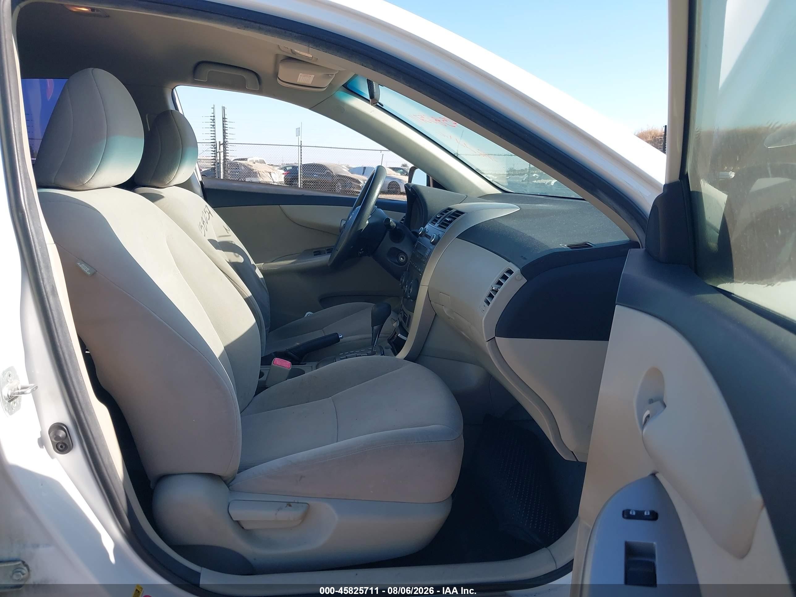 2011 Toyota Corolla Le Белый vin: JTDBU4EE0B9157048