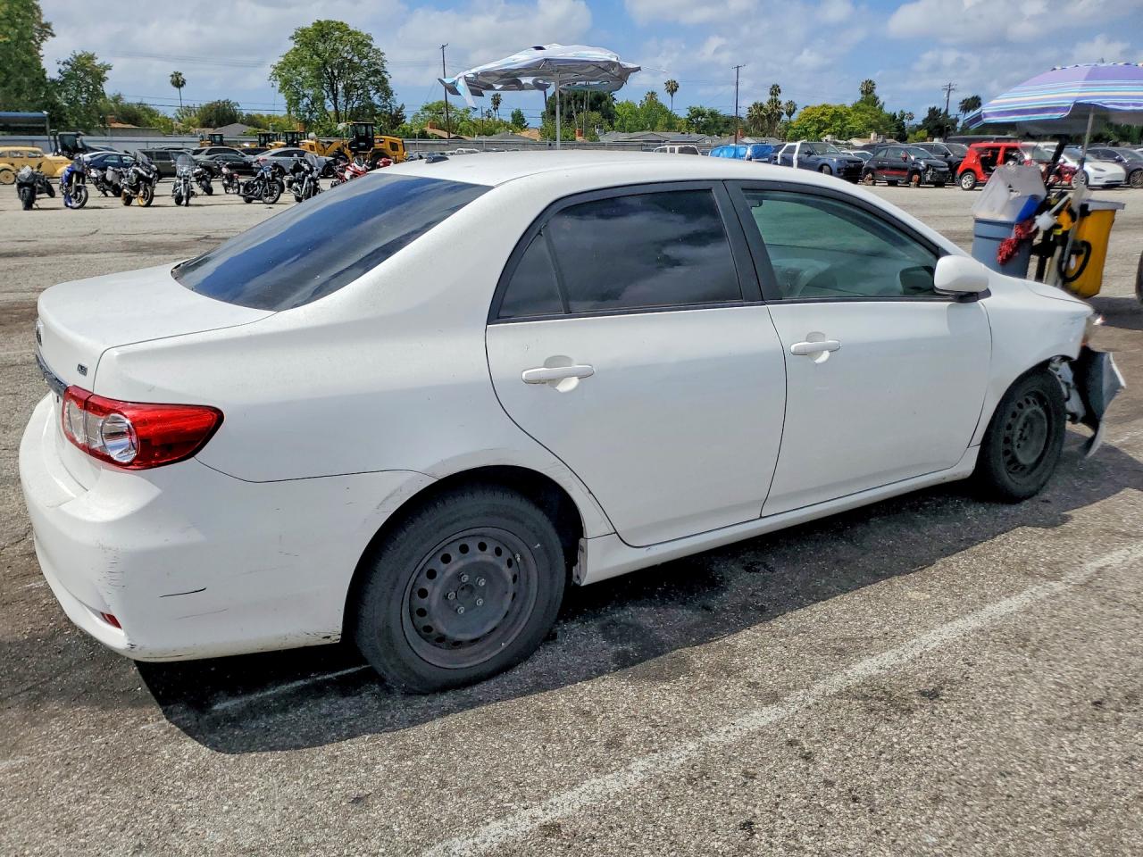 2011 Toyota Corolla Le White vin: JTDBU4EE0B9157518