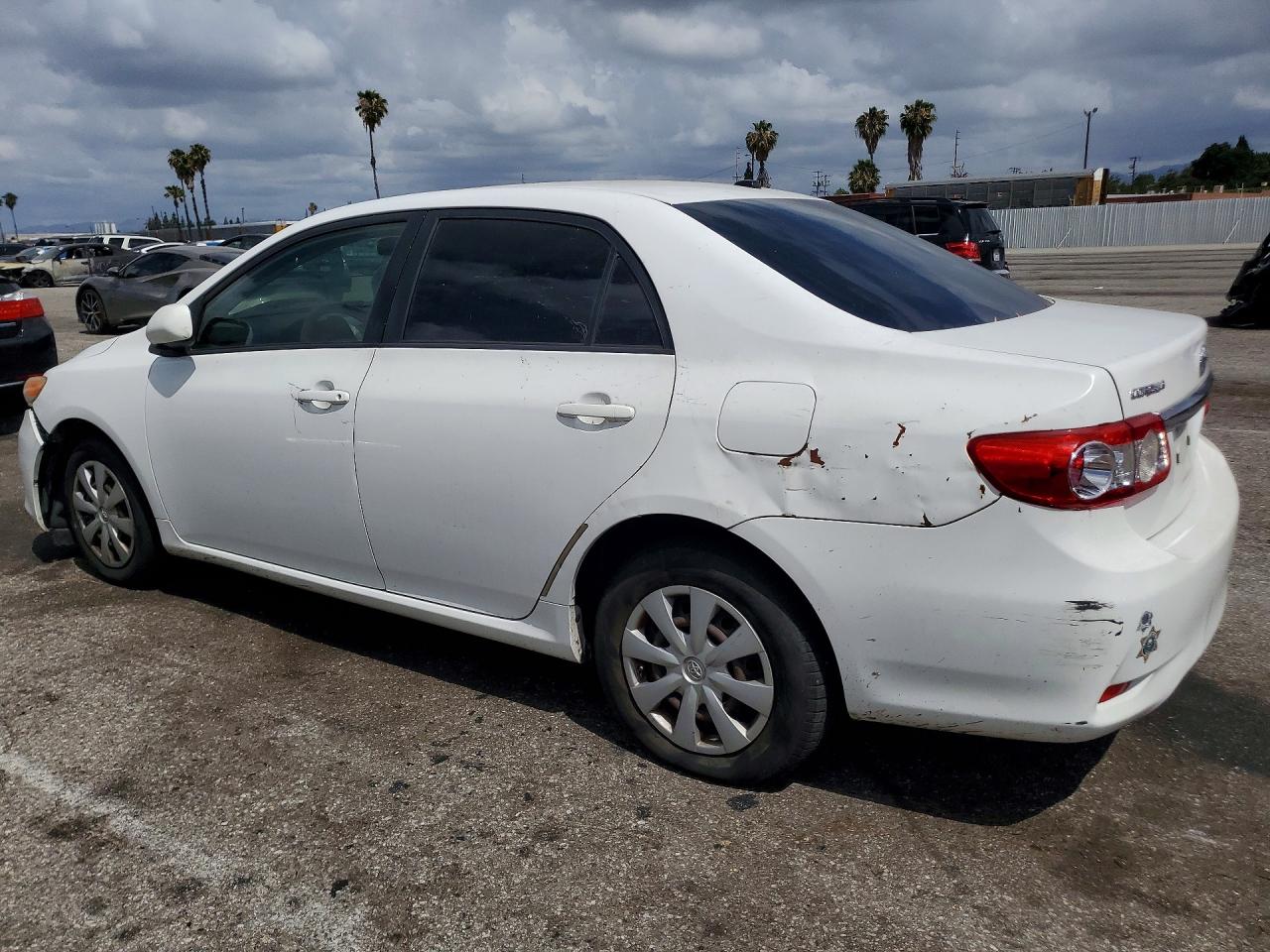 2011 Toyota Corolla Le White vin: JTDBU4EE0B9157518