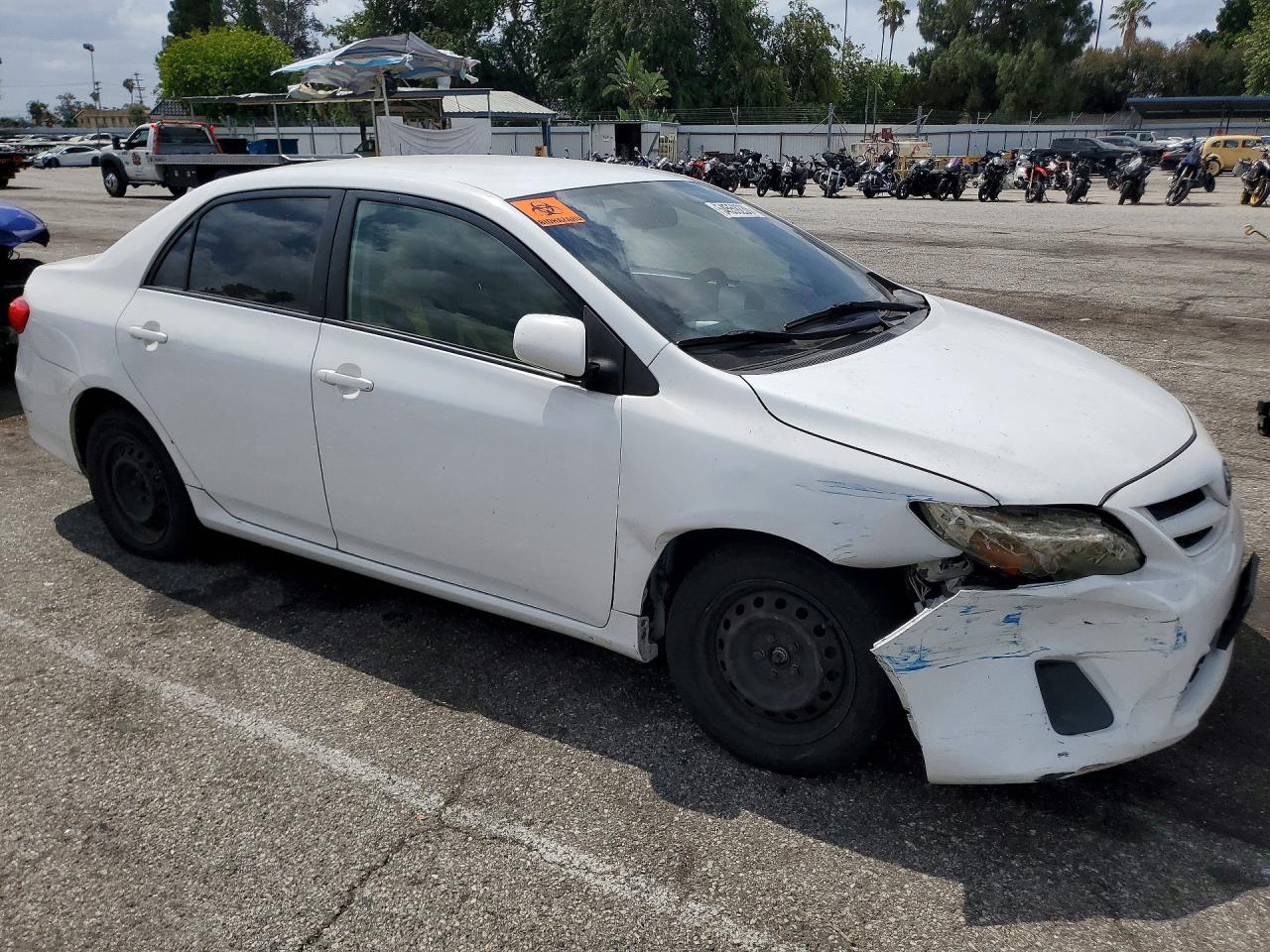 2011 Toyota Corolla Le White vin: JTDBU4EE0B9157518