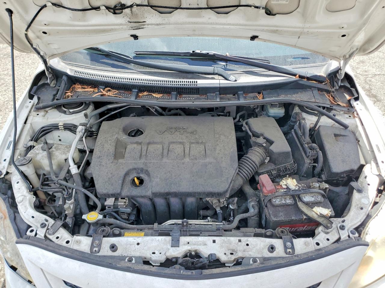 2011 Toyota Corolla Le White vin: JTDBU4EE0B9157518