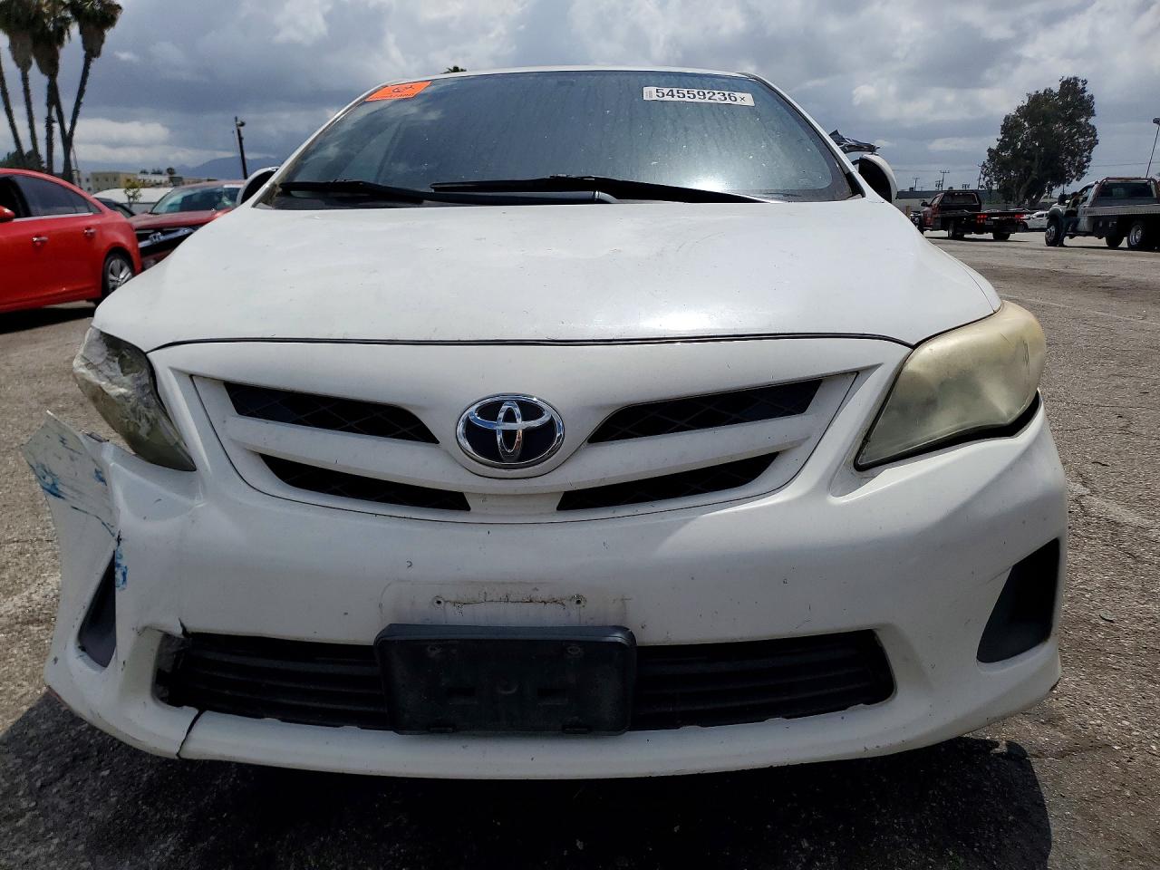2011 Toyota Corolla Le White vin: JTDBU4EE0B9157518