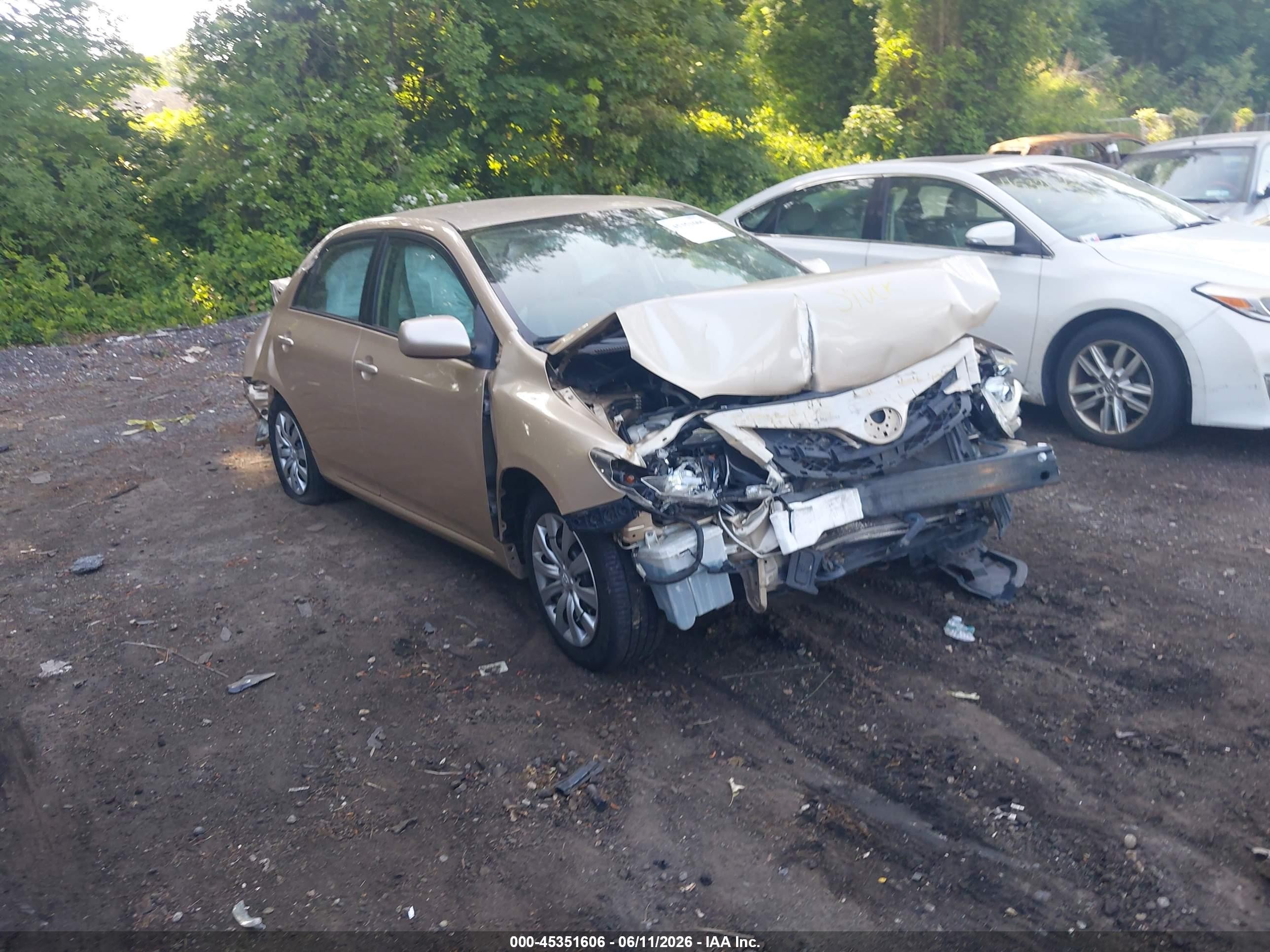 2012 Toyota Corolla Le Beige vin: JTDBU4EE0C9172120