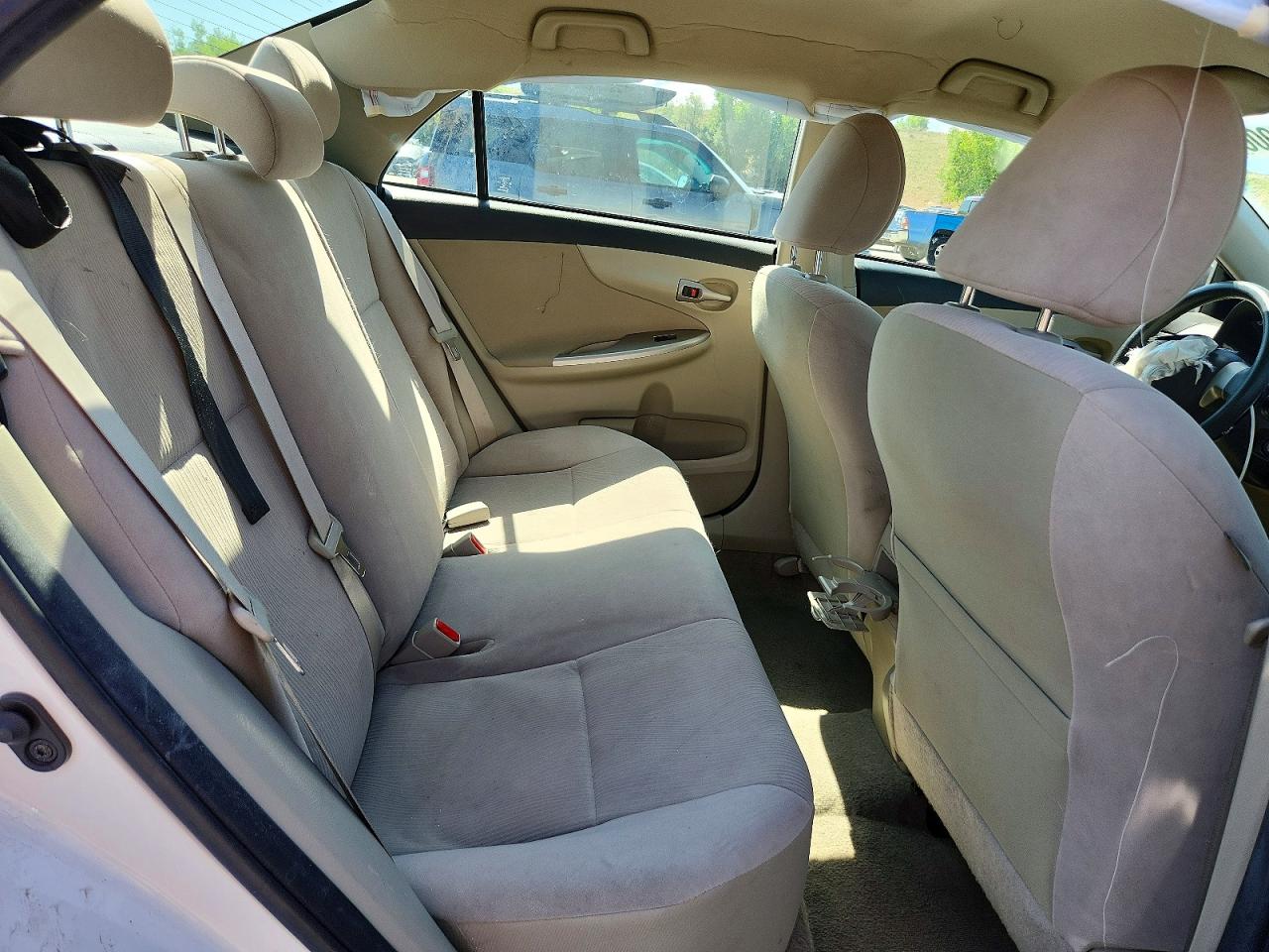 2012 Toyota Corolla Le White vin: JTDBU4EE0C9175230
