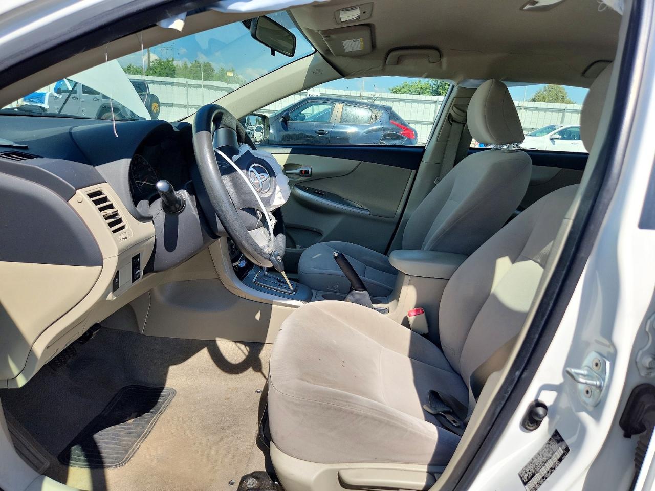 2012 Toyota Corolla Le White vin: JTDBU4EE0C9175230