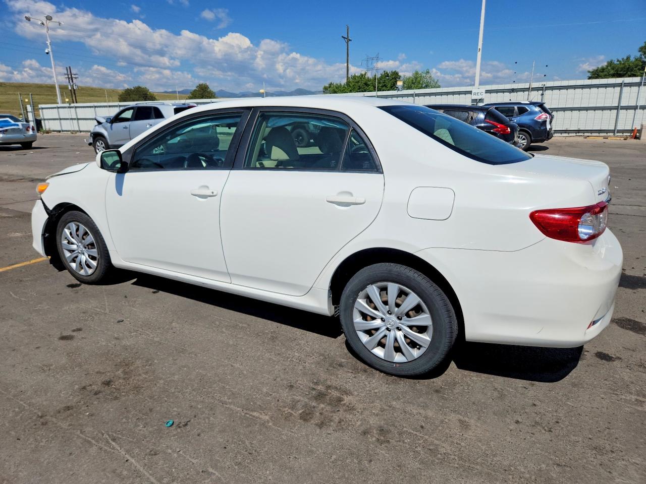 2012 Toyota Corolla Le White vin: JTDBU4EE0C9175230