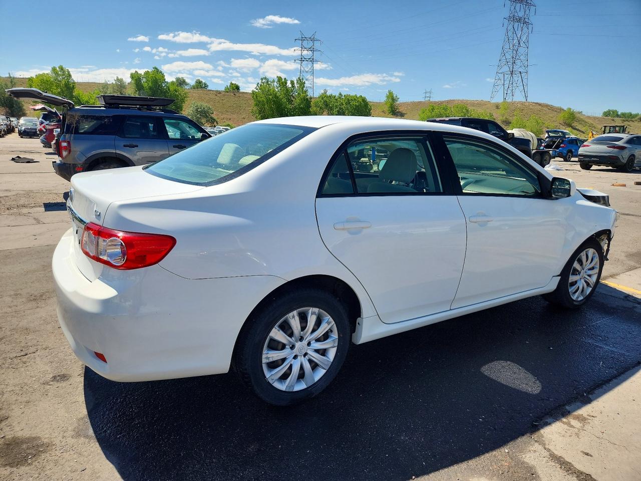 2012 Toyota Corolla Le White vin: JTDBU4EE0C9175230