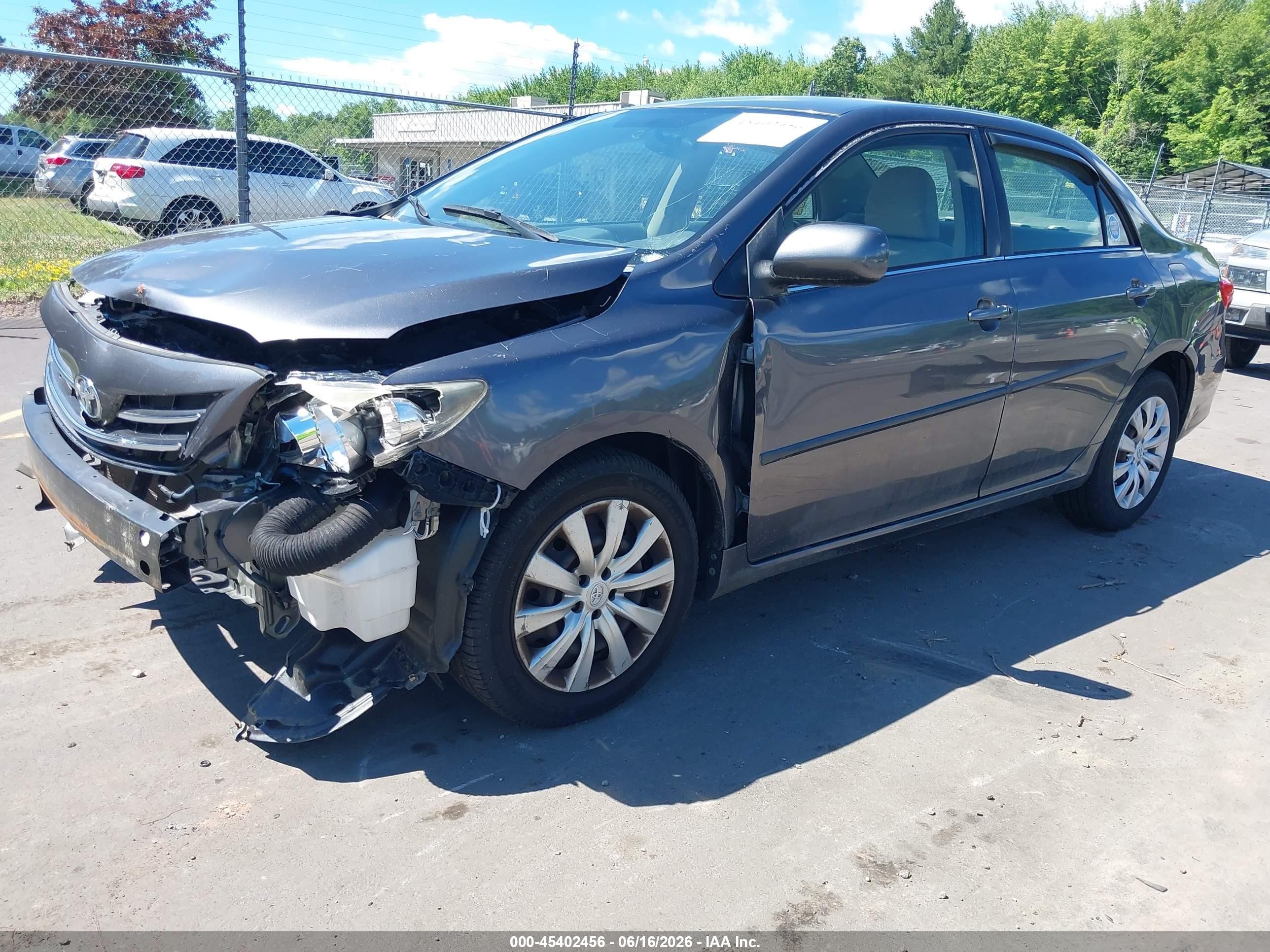 2013 Toyota Corolla Le Gray vin: JTDBU4EE0DJ114671
