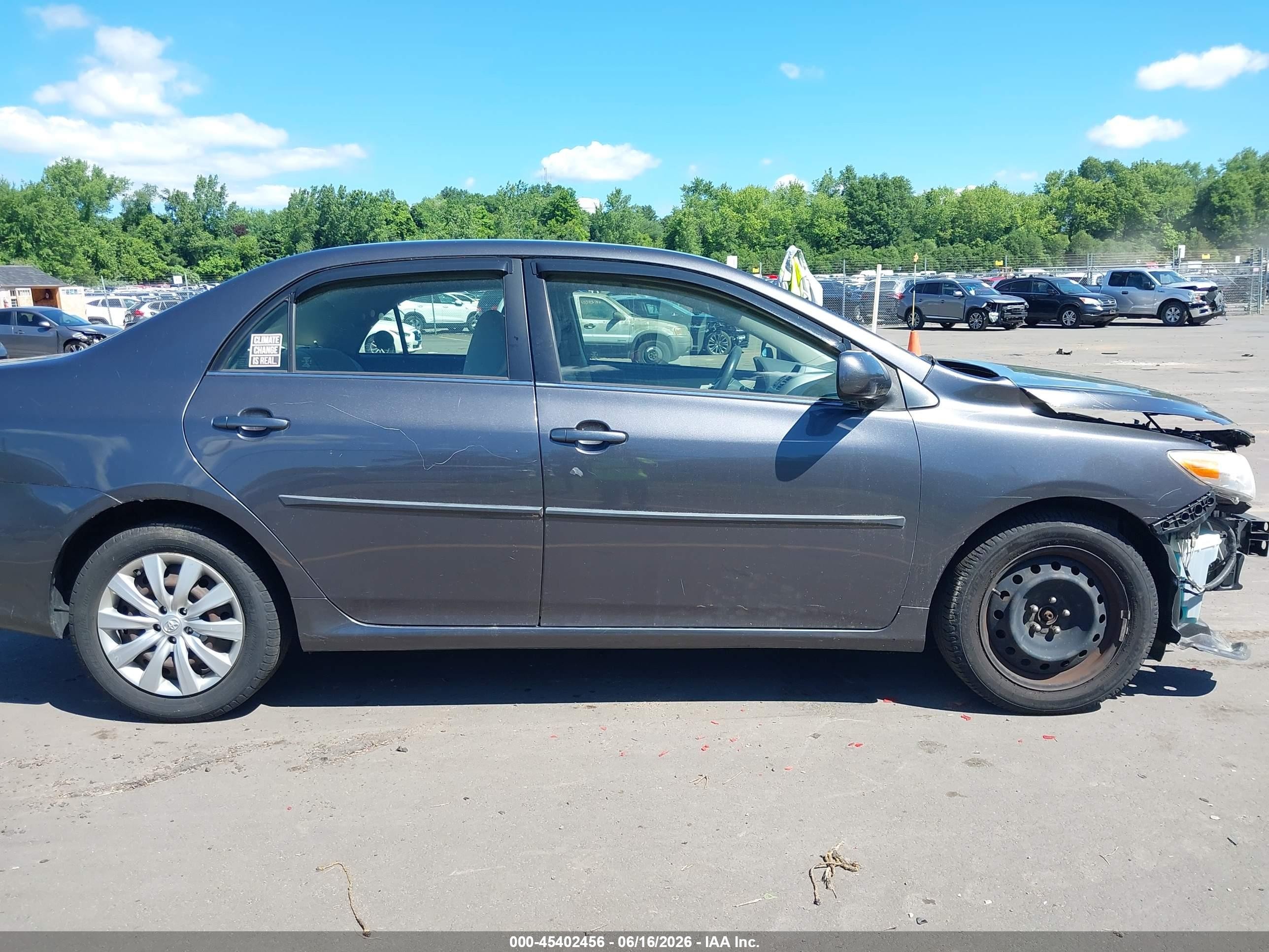 2013 Toyota Corolla Le Gray vin: JTDBU4EE0DJ114671