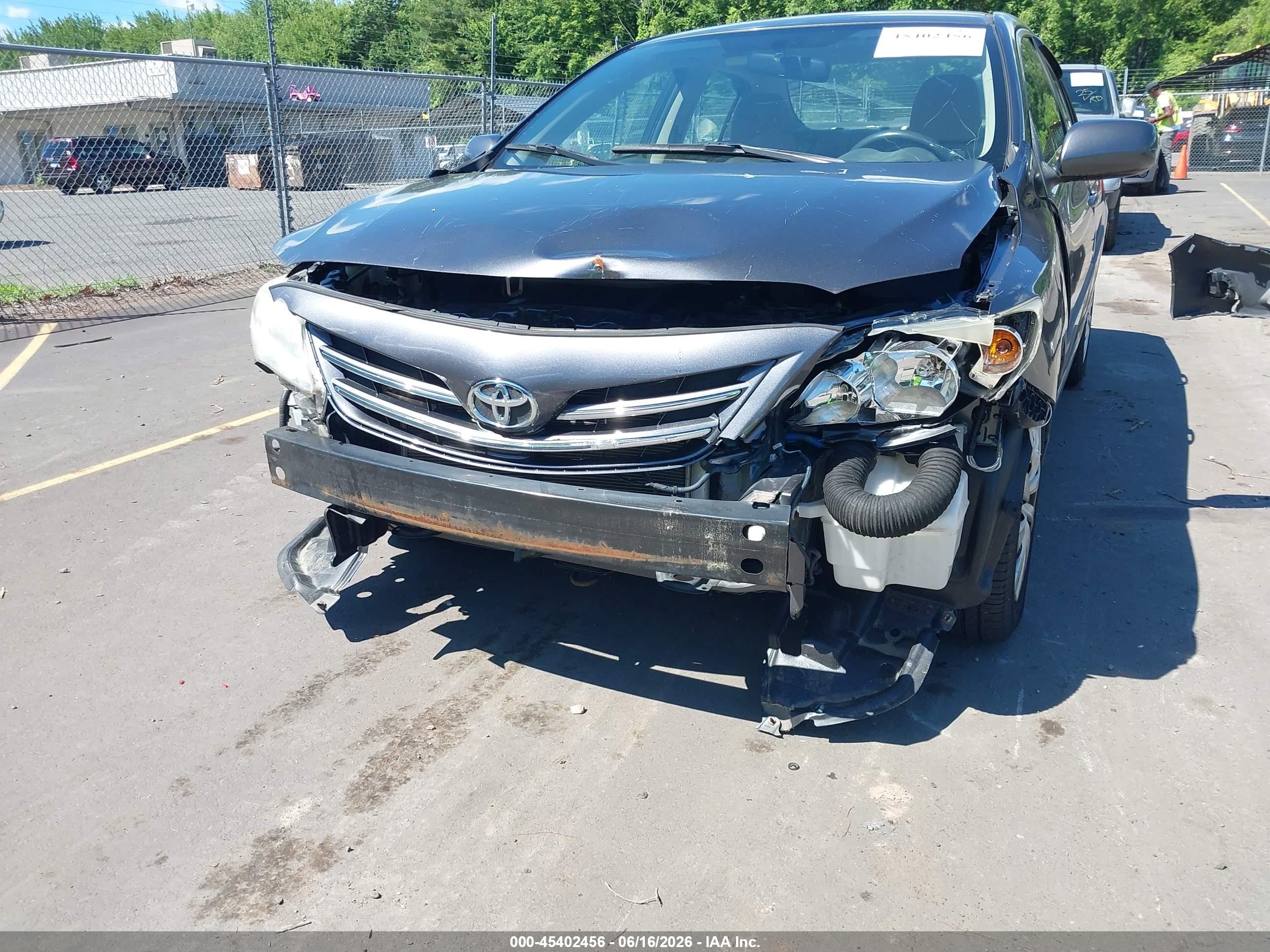 2013 Toyota Corolla Le Gray vin: JTDBU4EE0DJ114671