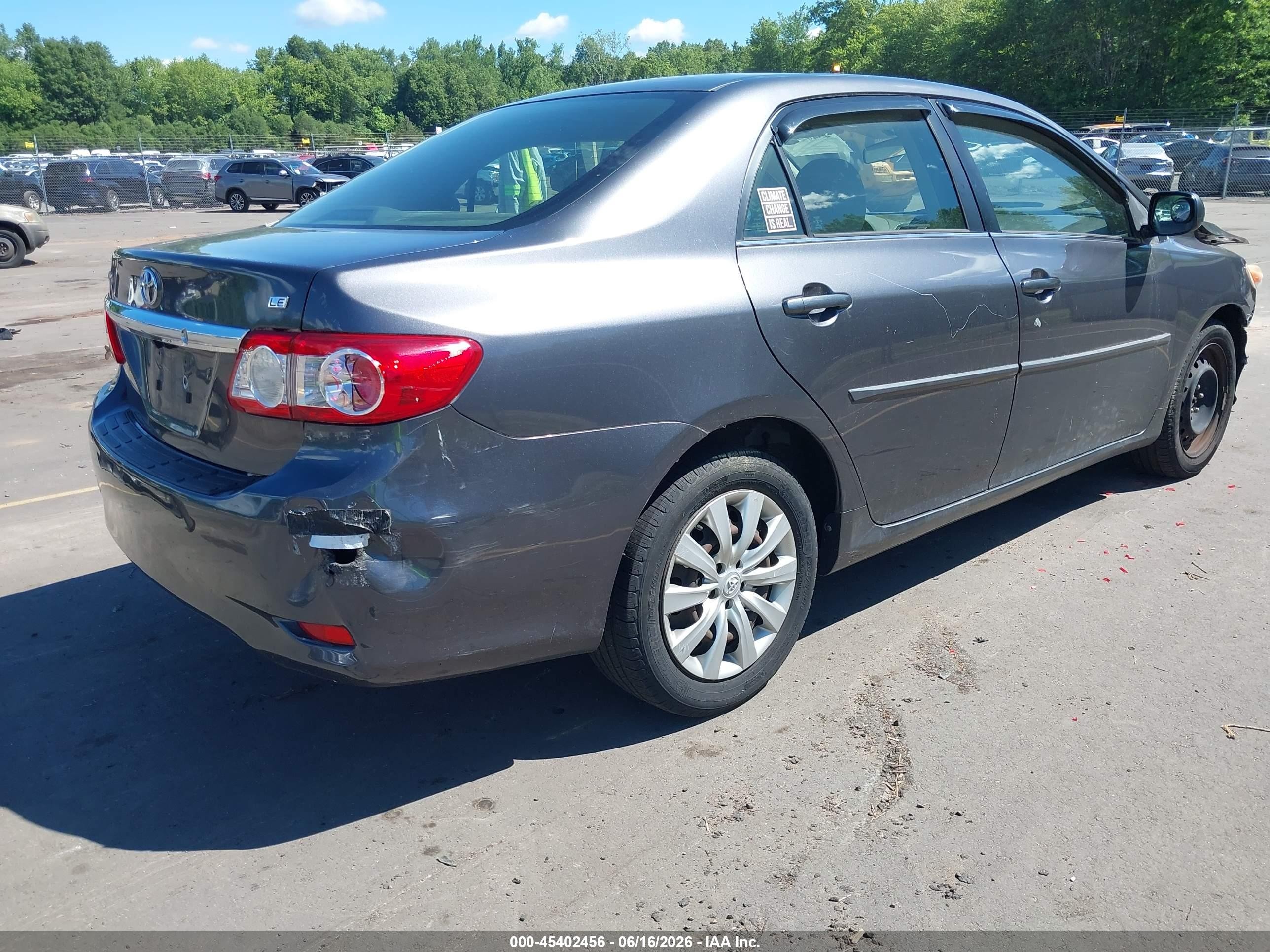 2013 Toyota Corolla Le Gray vin: JTDBU4EE0DJ114671