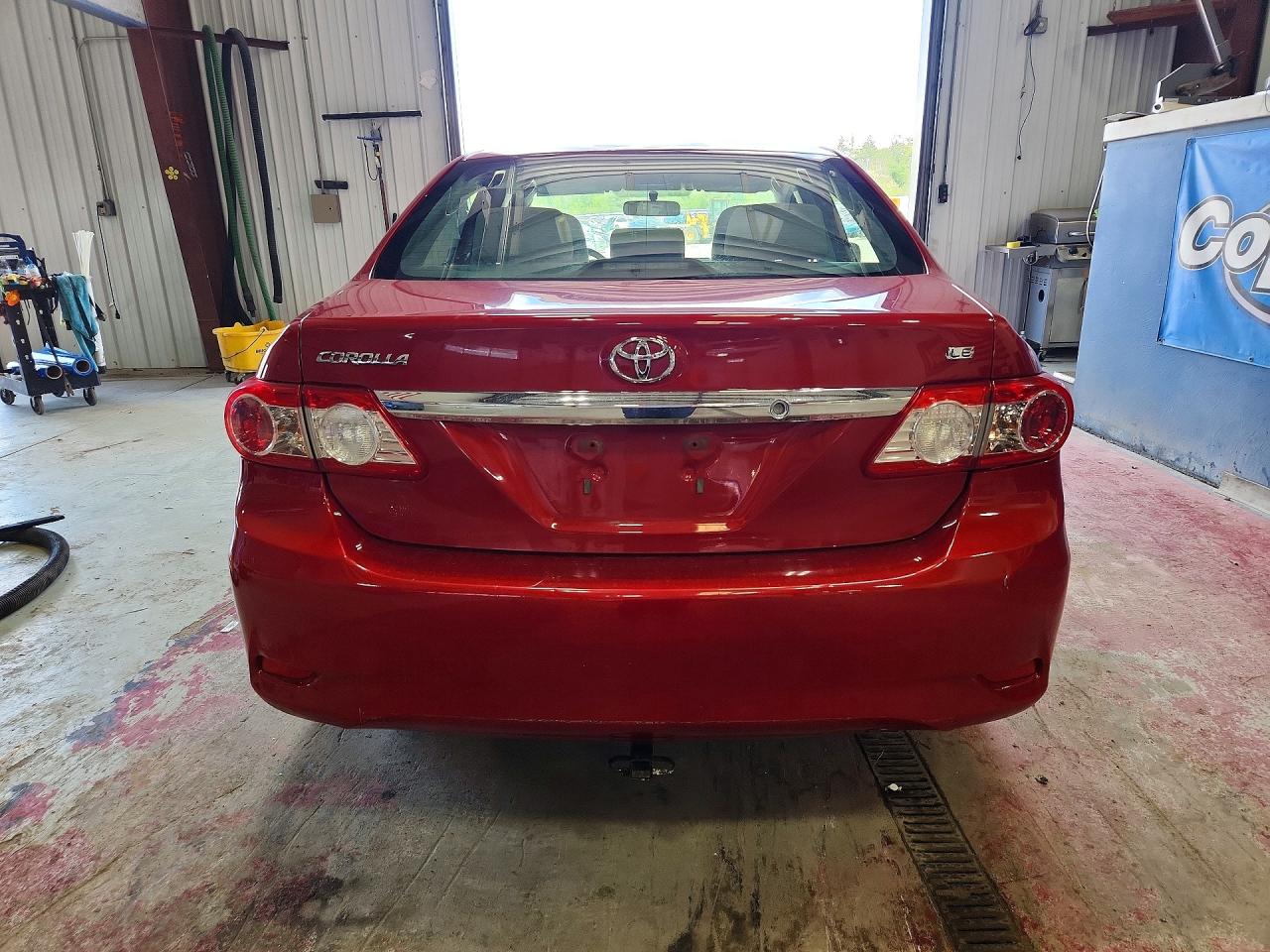 2013 Toyota Corolla Le Red vin: JTDBU4EE0DJ116713