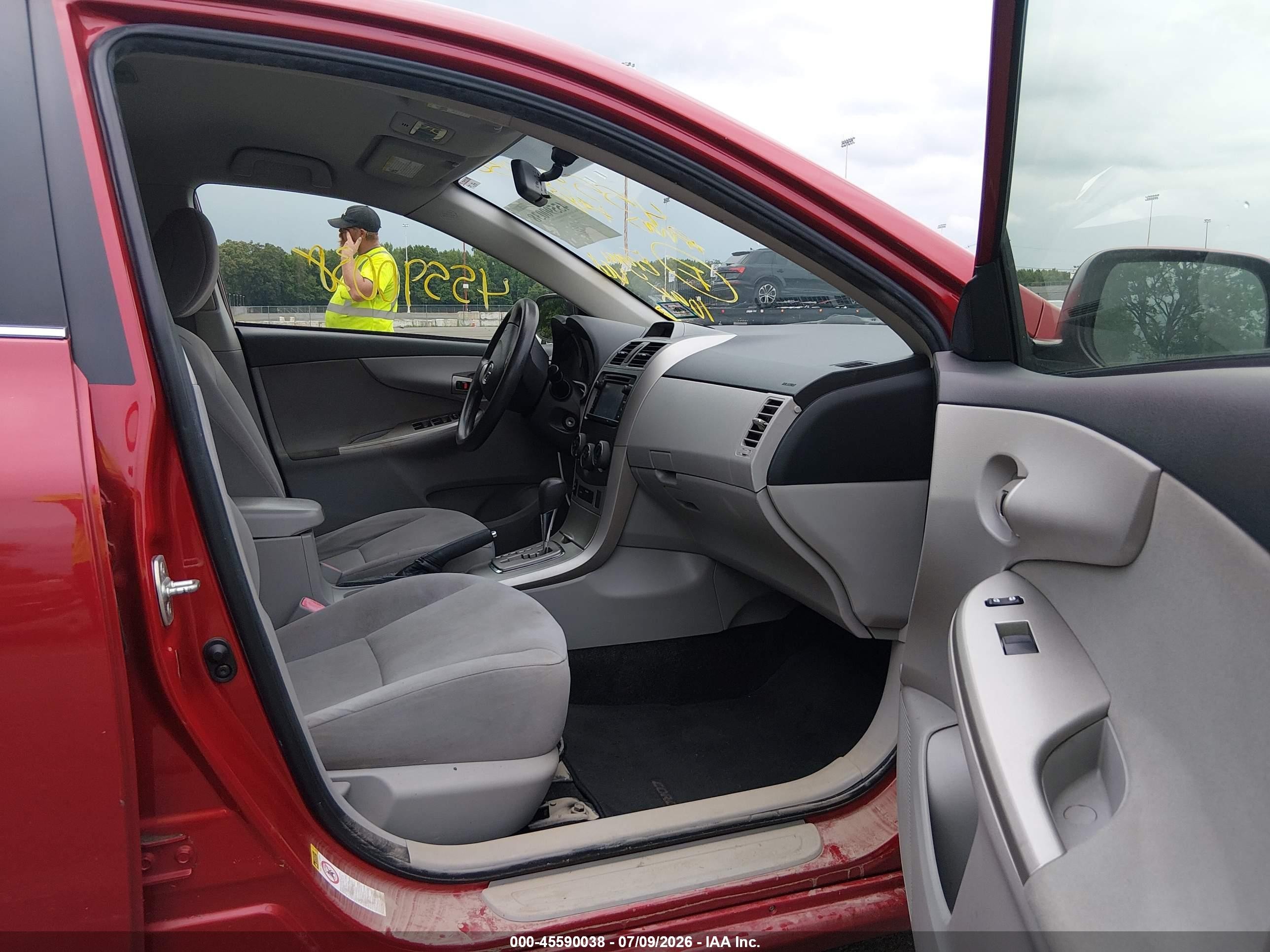 2013 Toyota Corolla Le Red vin: JTDBU4EE0DJ116940