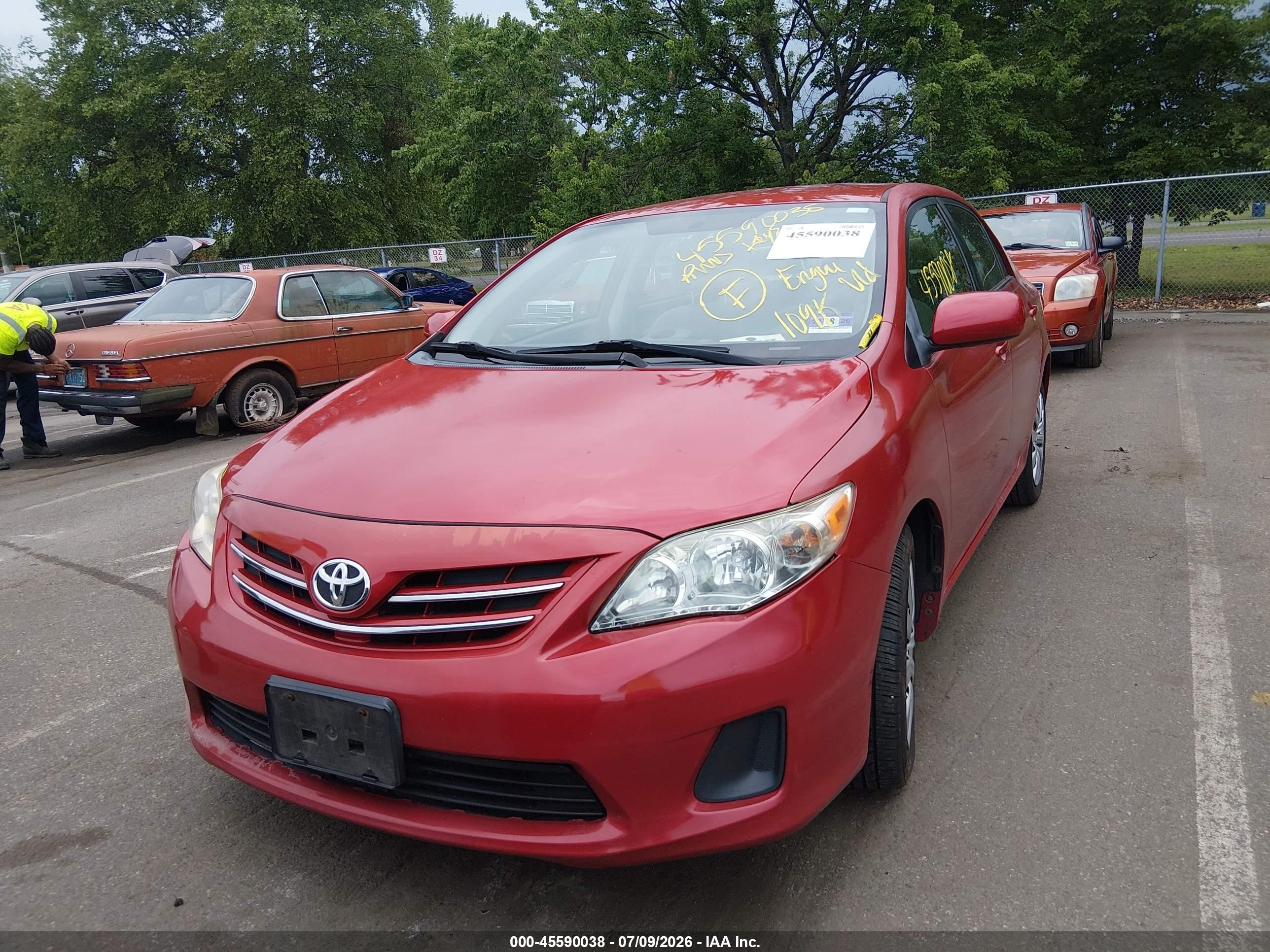 2013 Toyota Corolla Le Red vin: JTDBU4EE0DJ116940