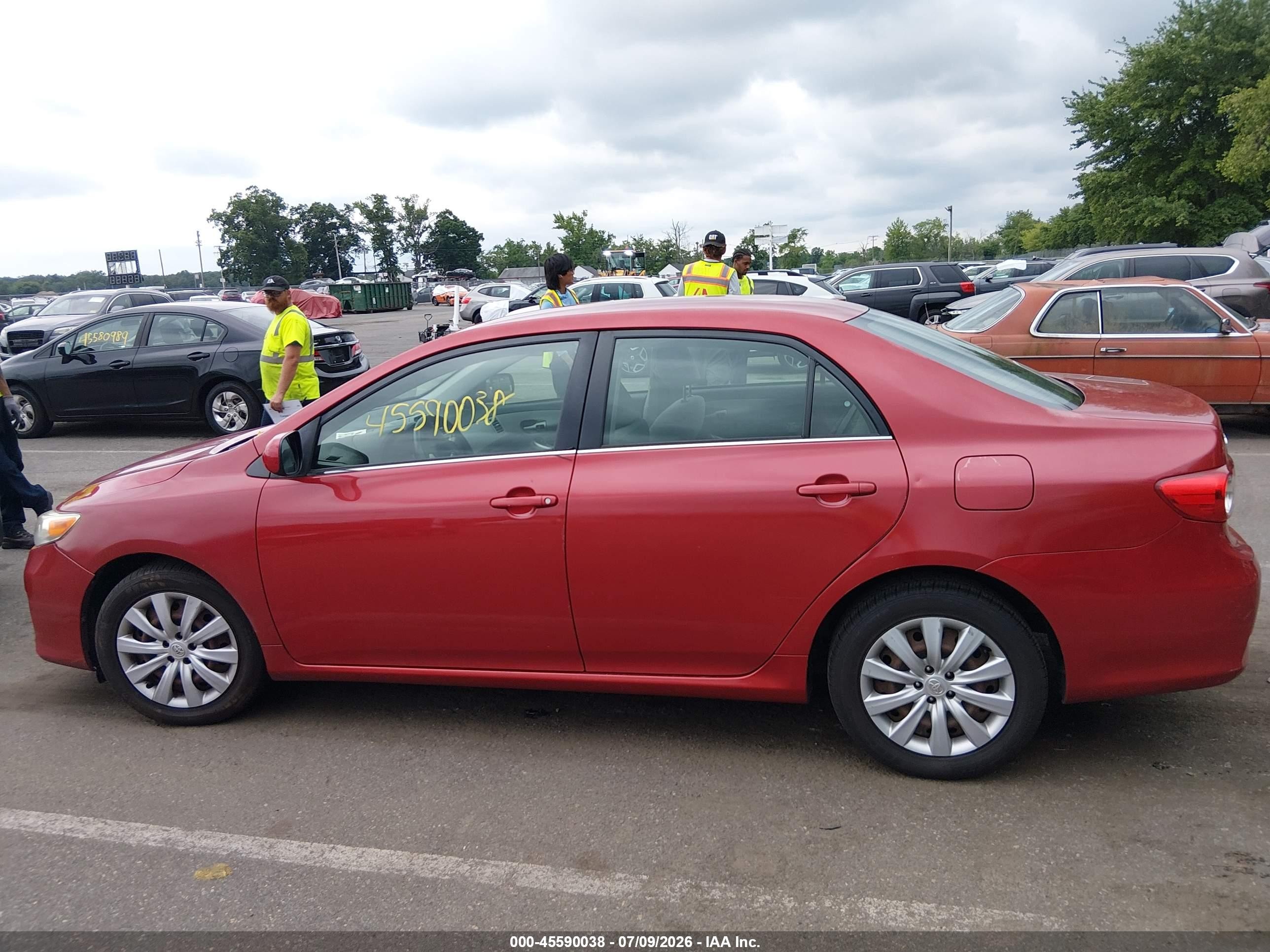 2013 Toyota Corolla Le Red vin: JTDBU4EE0DJ116940
