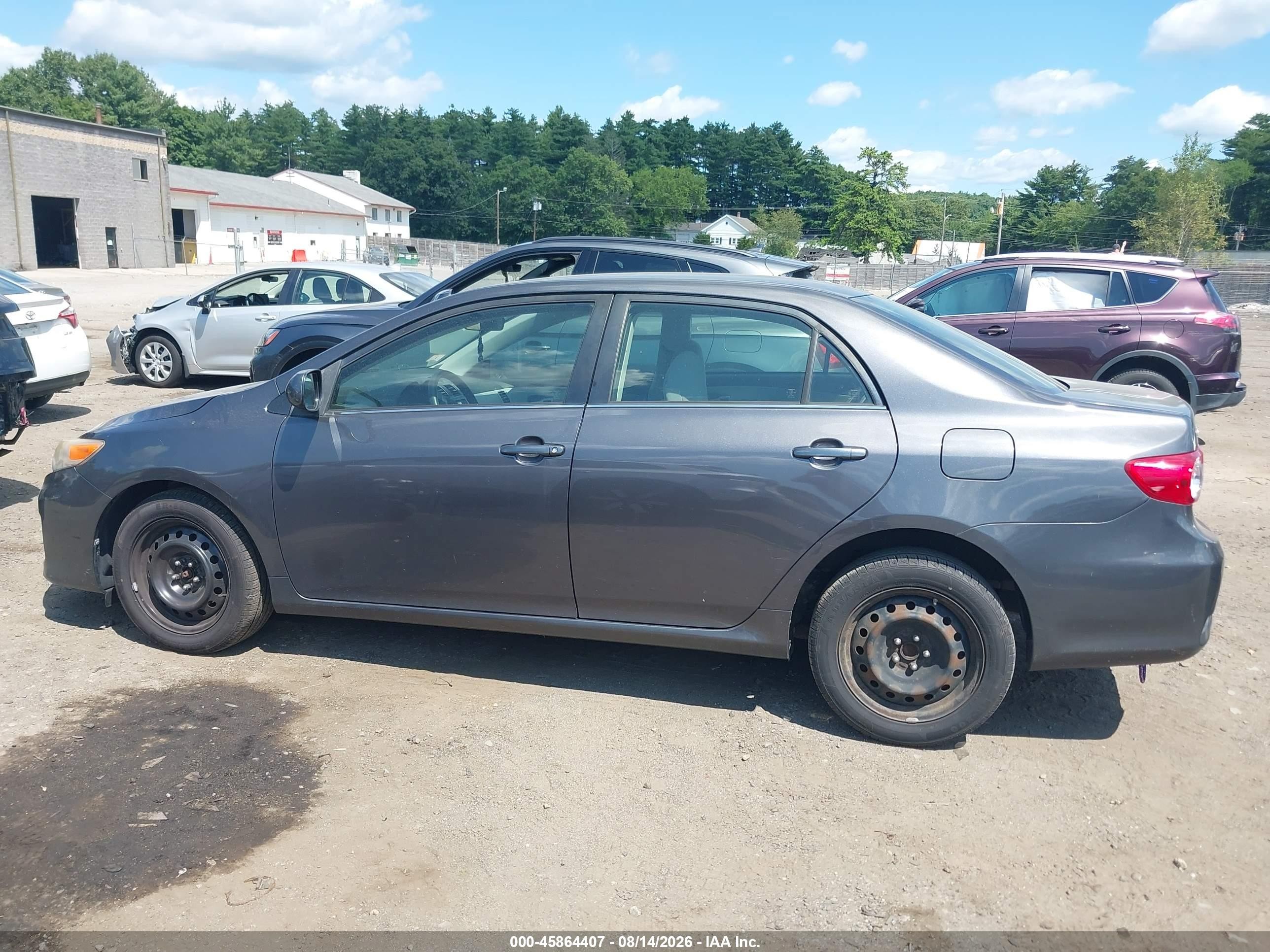 2013 Toyota Corolla Le Gray vin: JTDBU4EE0DJ117795