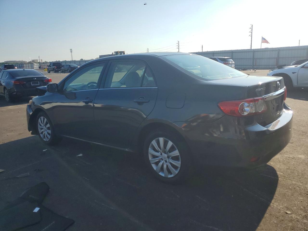 2013 Toyota Corolla Le Gray vin: JTDBU4EE0DJ120938