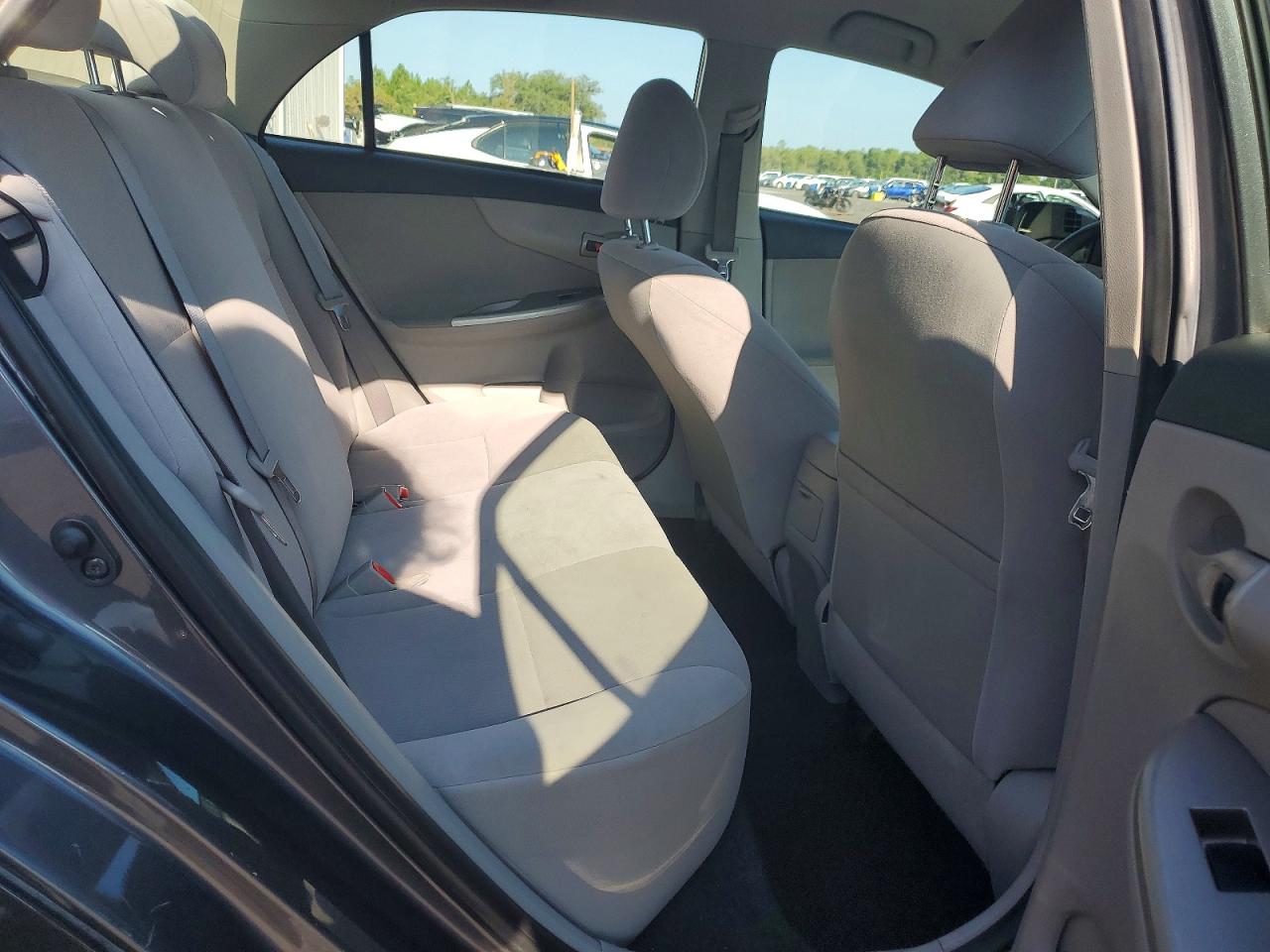 2013 Toyota Corolla Le Gray vin: JTDBU4EE0DJ120938