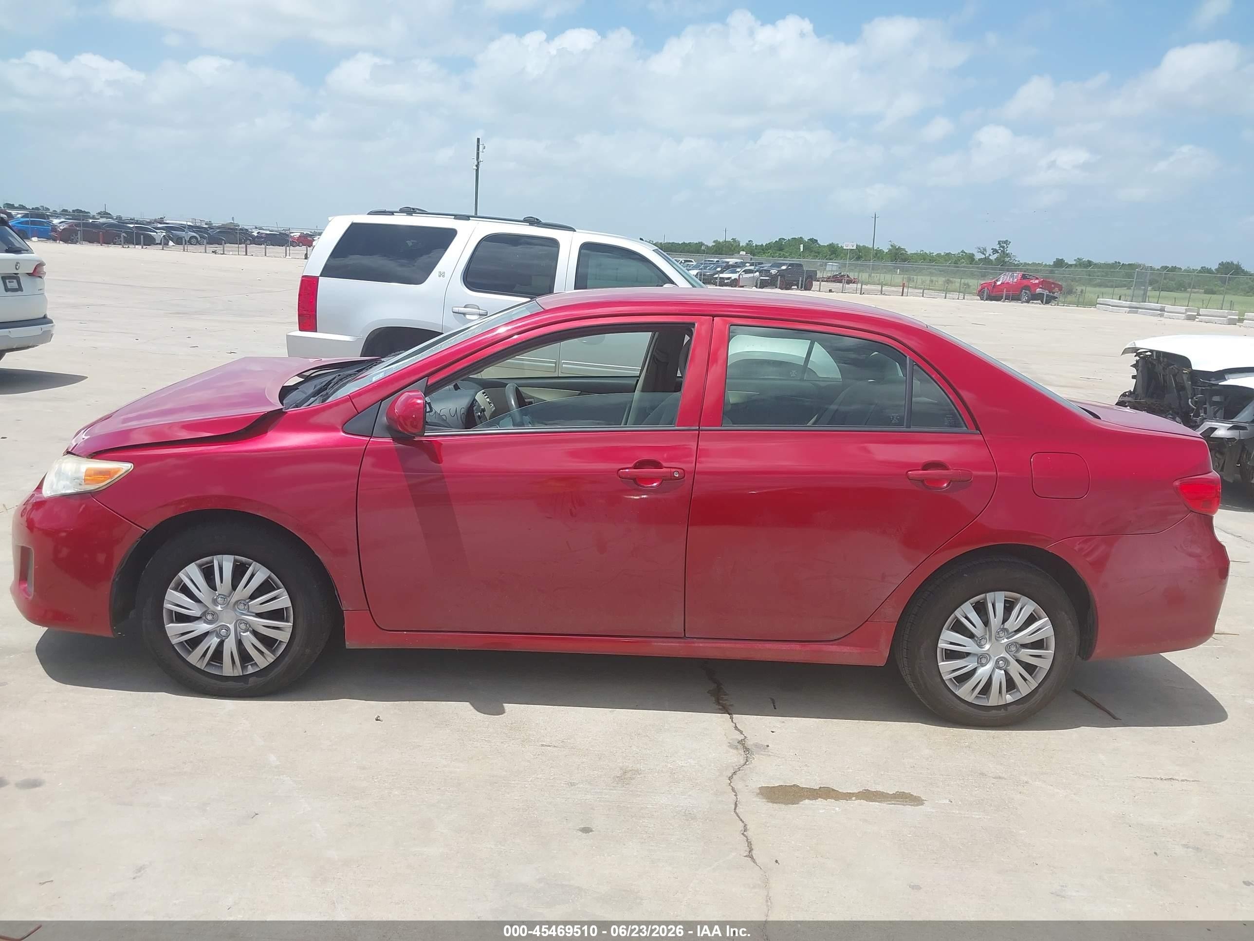 2013 Toyota Corolla L Red vin: JTDBU4EE0DJ123080