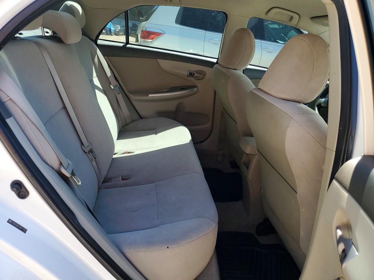 2010 Toyota Corolla Le White vin: JTDBU4EE1A9117995