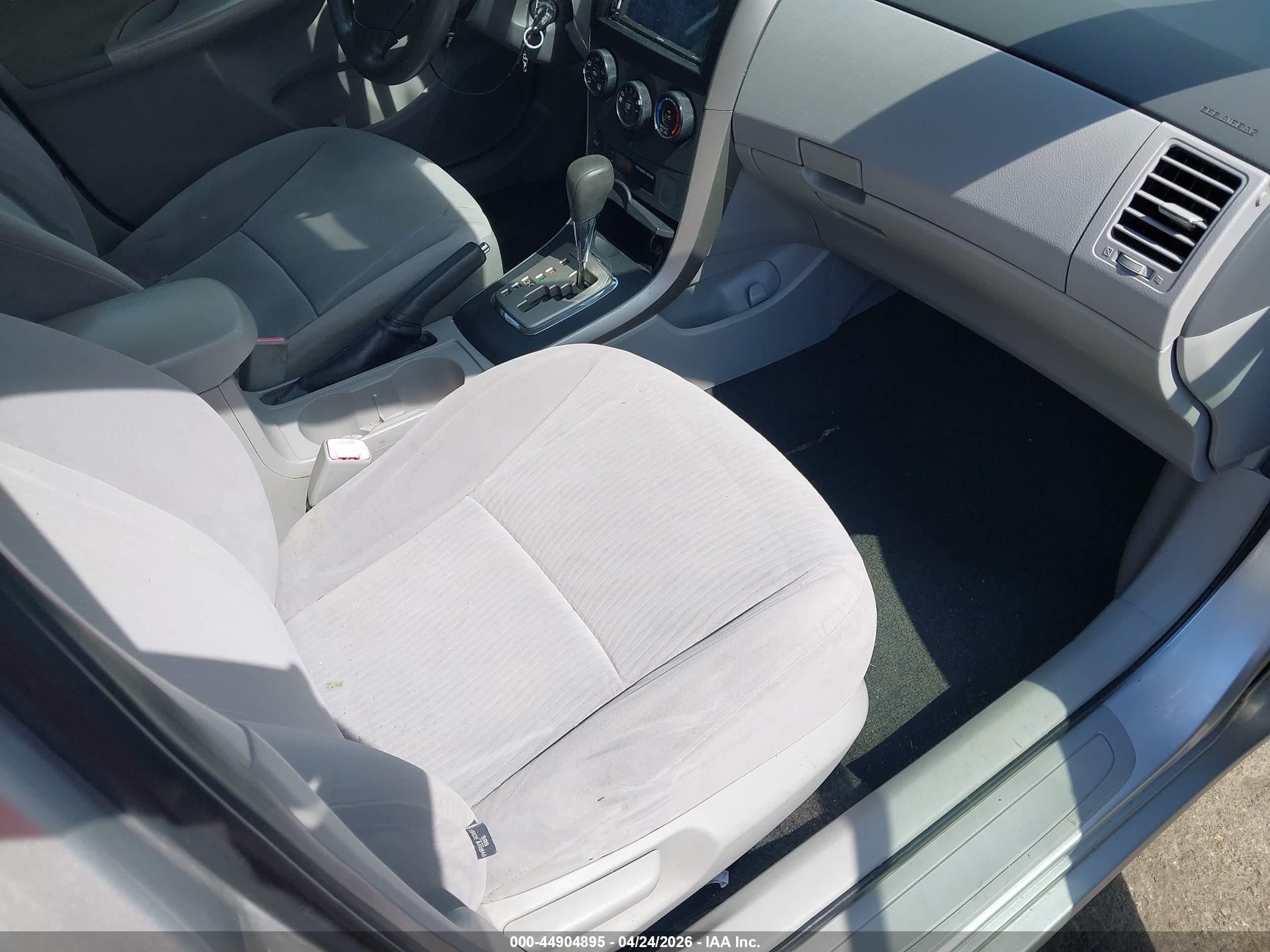 2010 Toyota Corolla Le Silver vin: JTDBU4EE1AJ067923