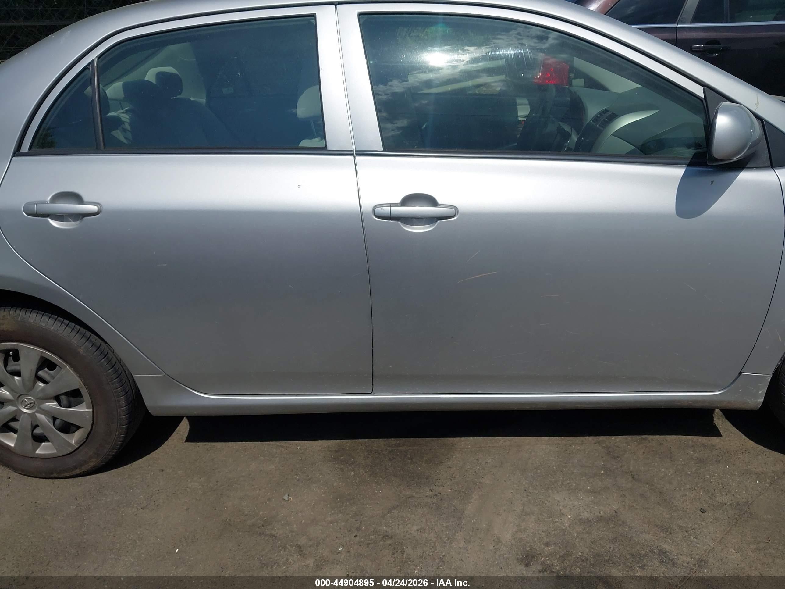 2010 Toyota Corolla Le Silver vin: JTDBU4EE1AJ067923
