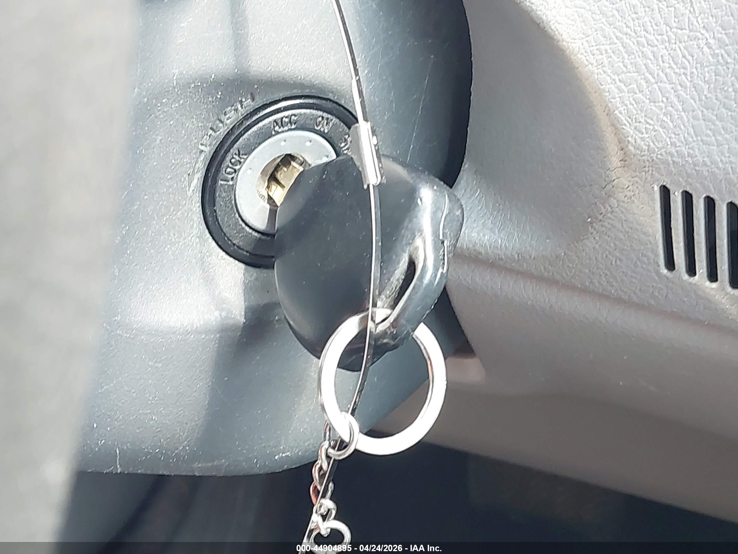 2010 Toyota Corolla Le Silver vin: JTDBU4EE1AJ067923