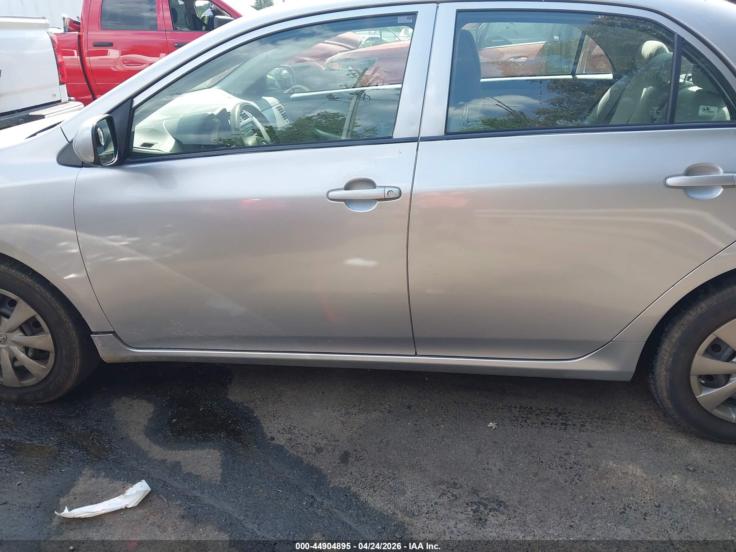 2010 Toyota Corolla Le Silver vin: JTDBU4EE1AJ067923