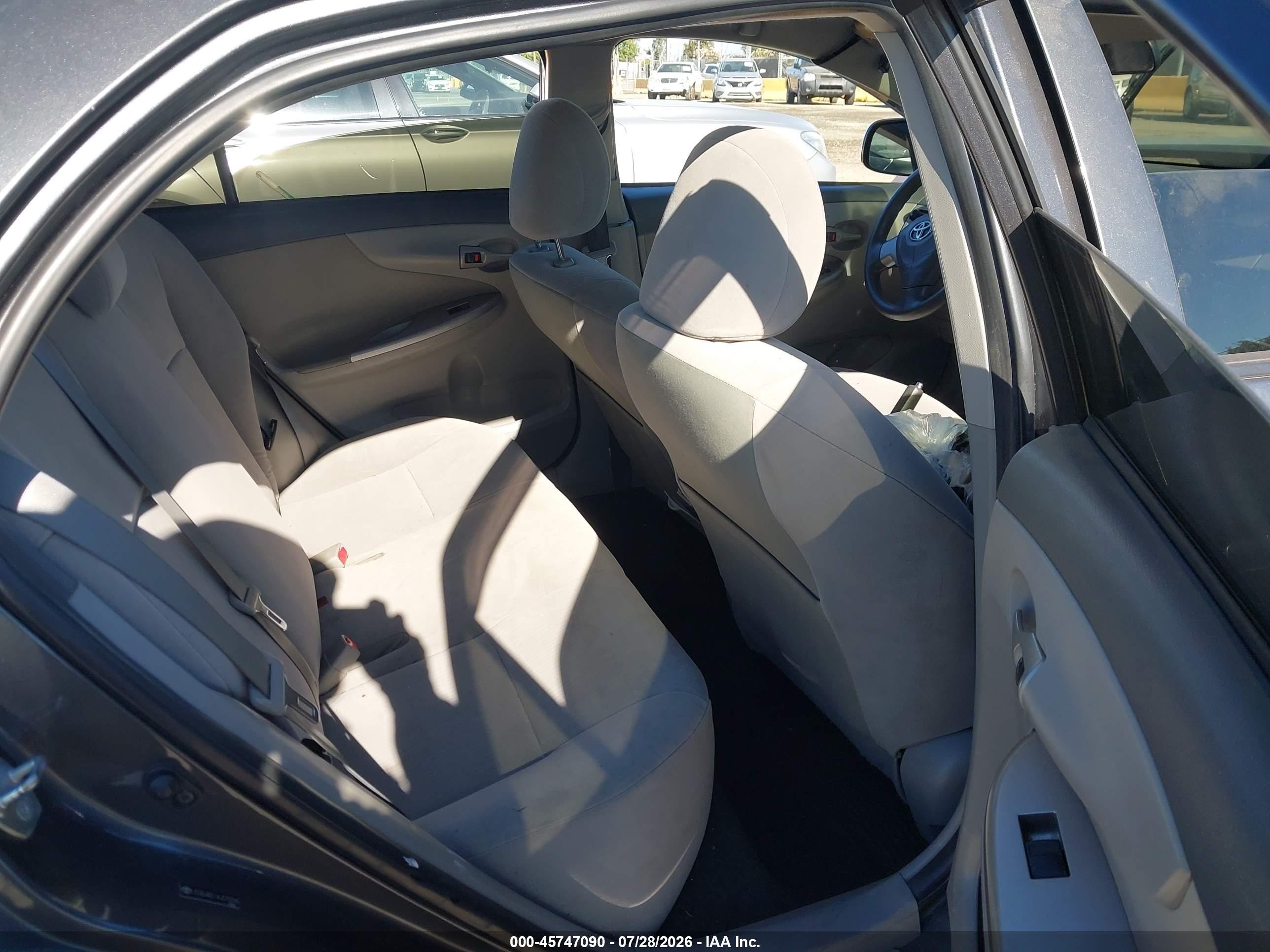 2010 Toyota Corolla Le Gray vin: JTDBU4EE1AJ070398