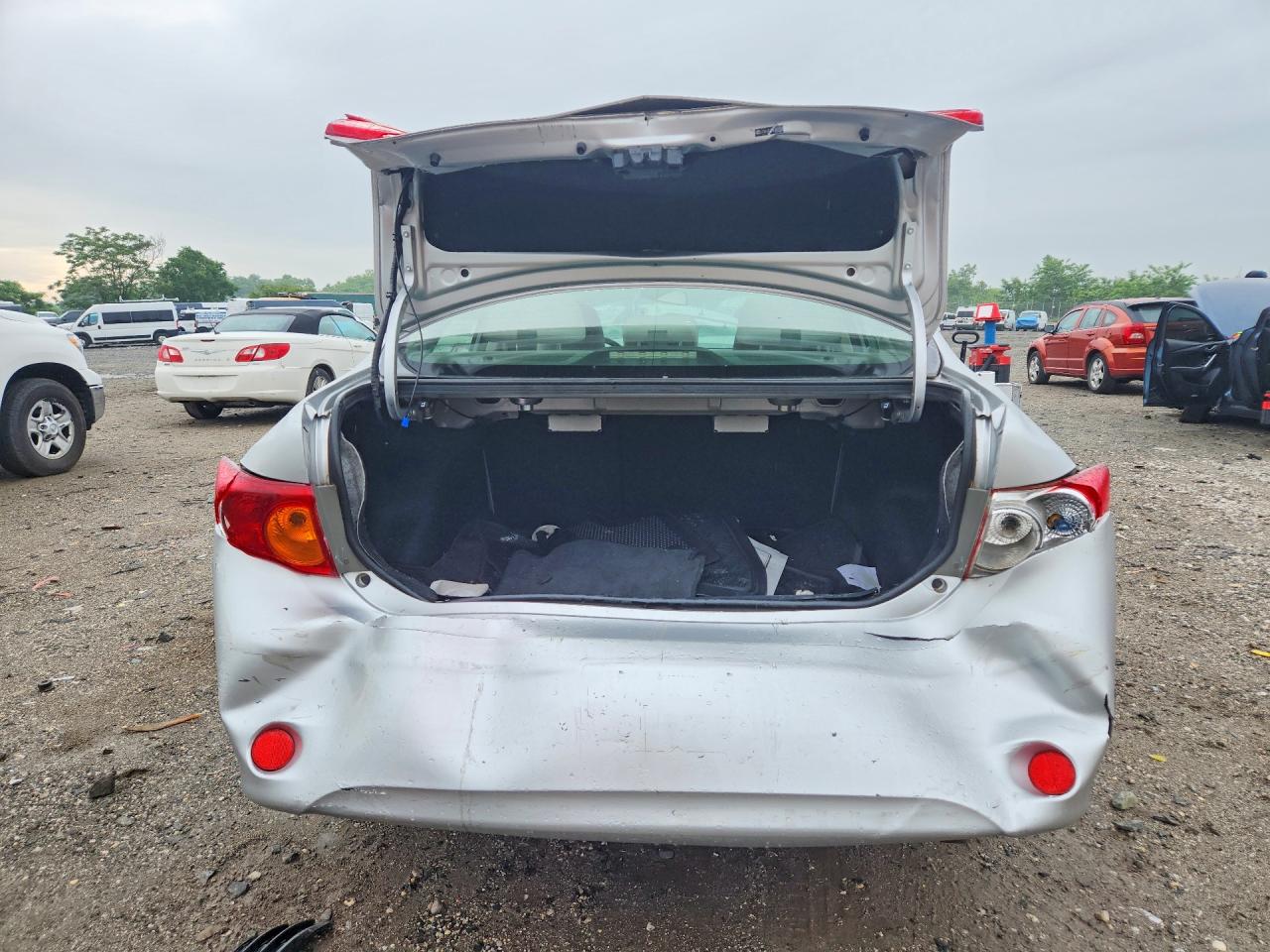 2010 Toyota Corolla Le Серебряный vin: JTDBU4EE1AJ072104