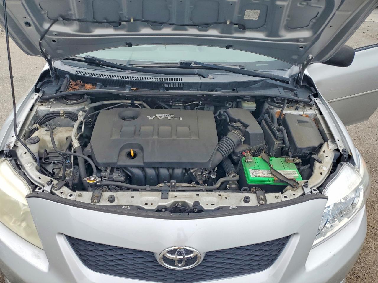 2010 Toyota Corolla Le Silver vin: JTDBU4EE1AJ077822