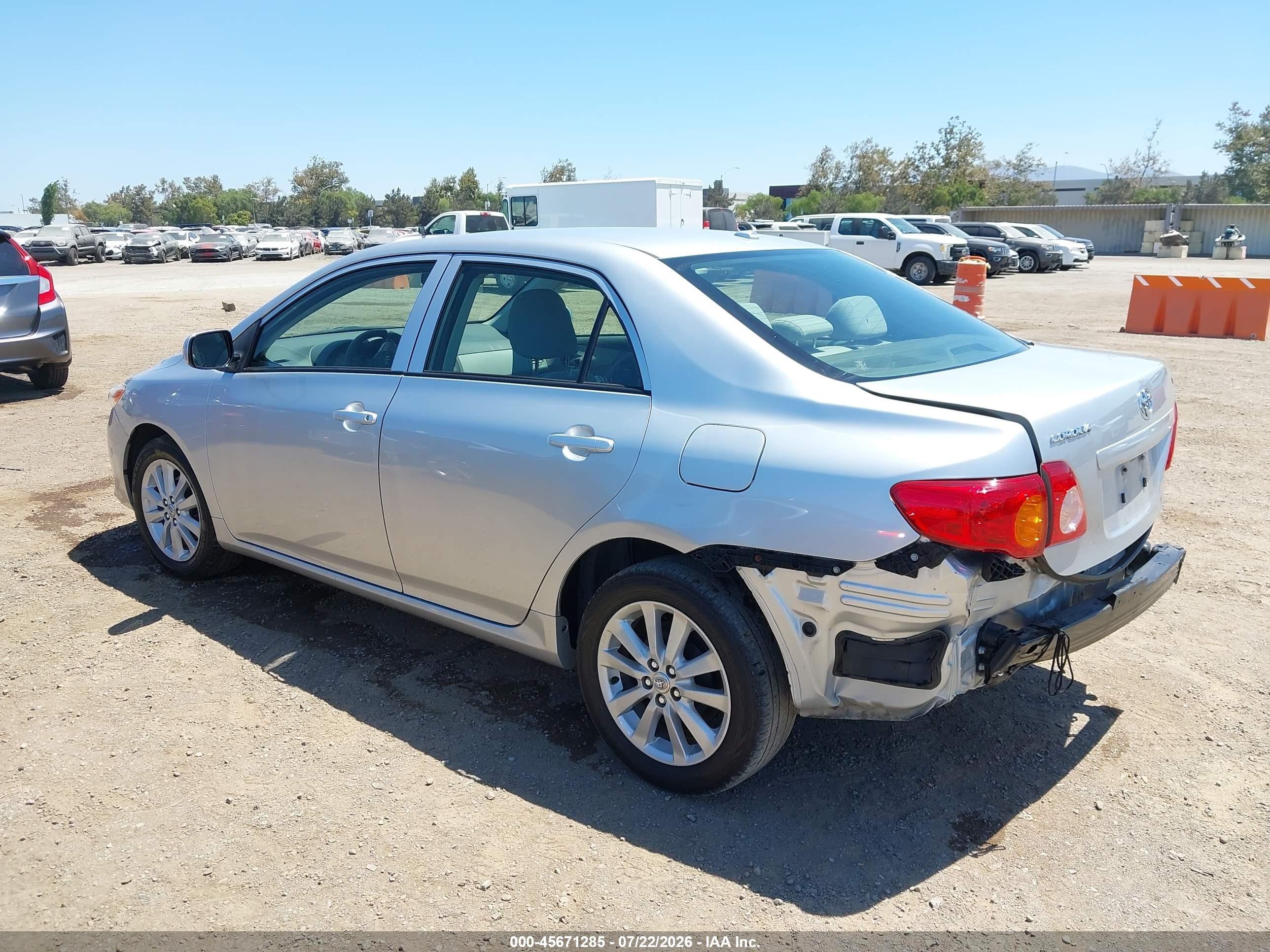 2010 Toyota Corolla Le Серебряный vin: JTDBU4EE1AJ079084