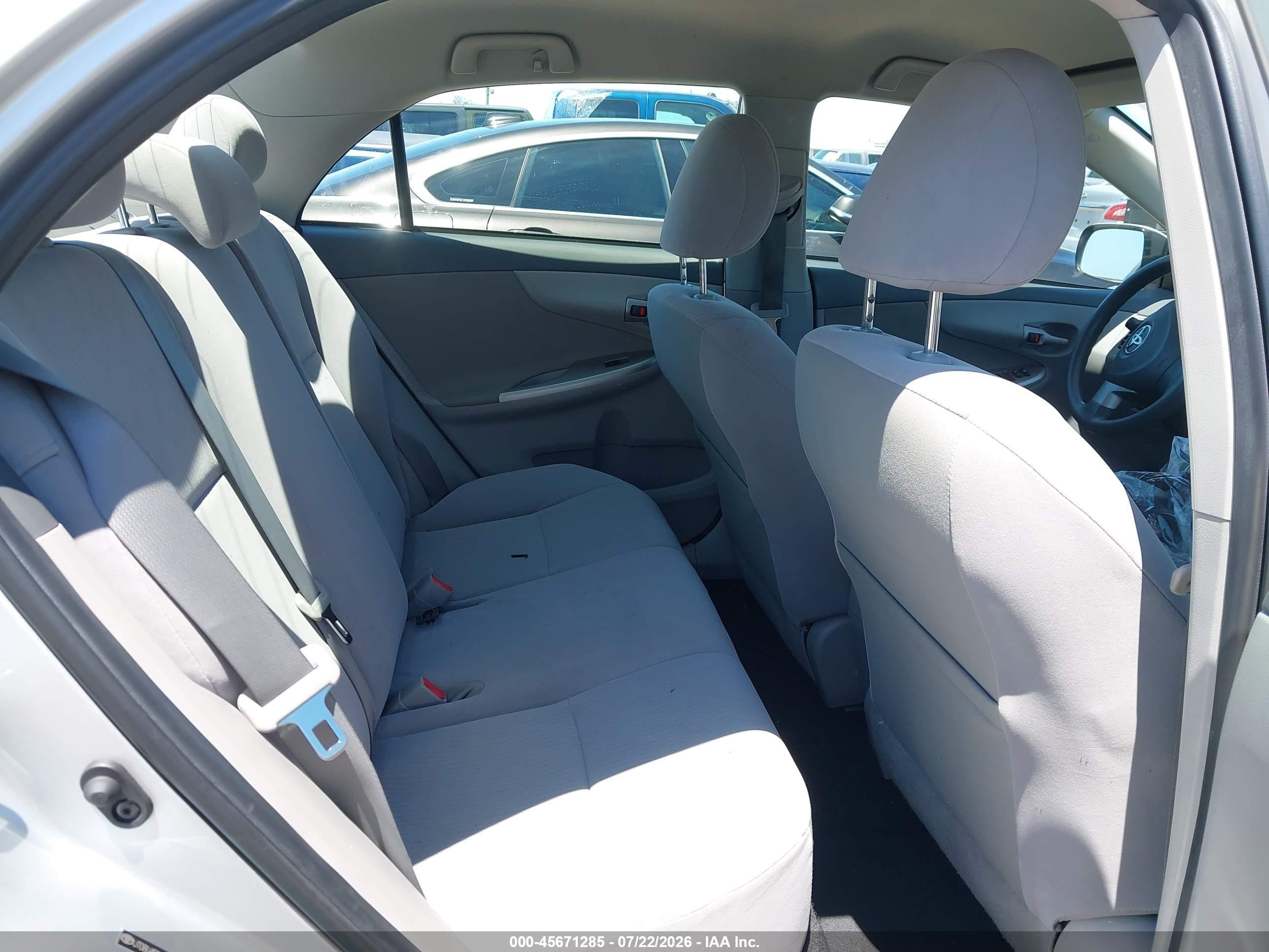2010 Toyota Corolla Le Серебряный vin: JTDBU4EE1AJ079084