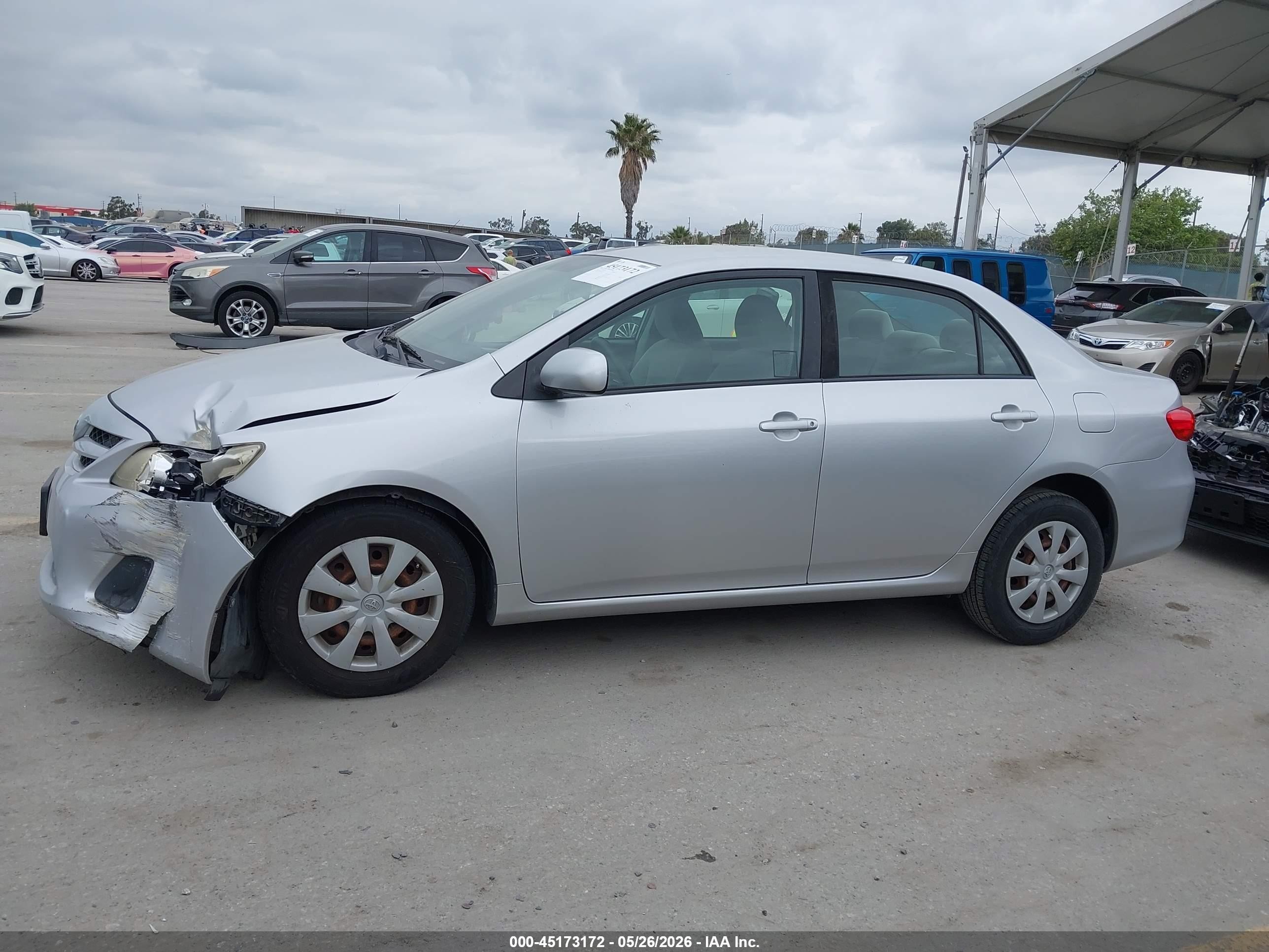 2011 Toyota Corolla Le Silver vin: JTDBU4EE1B9129534