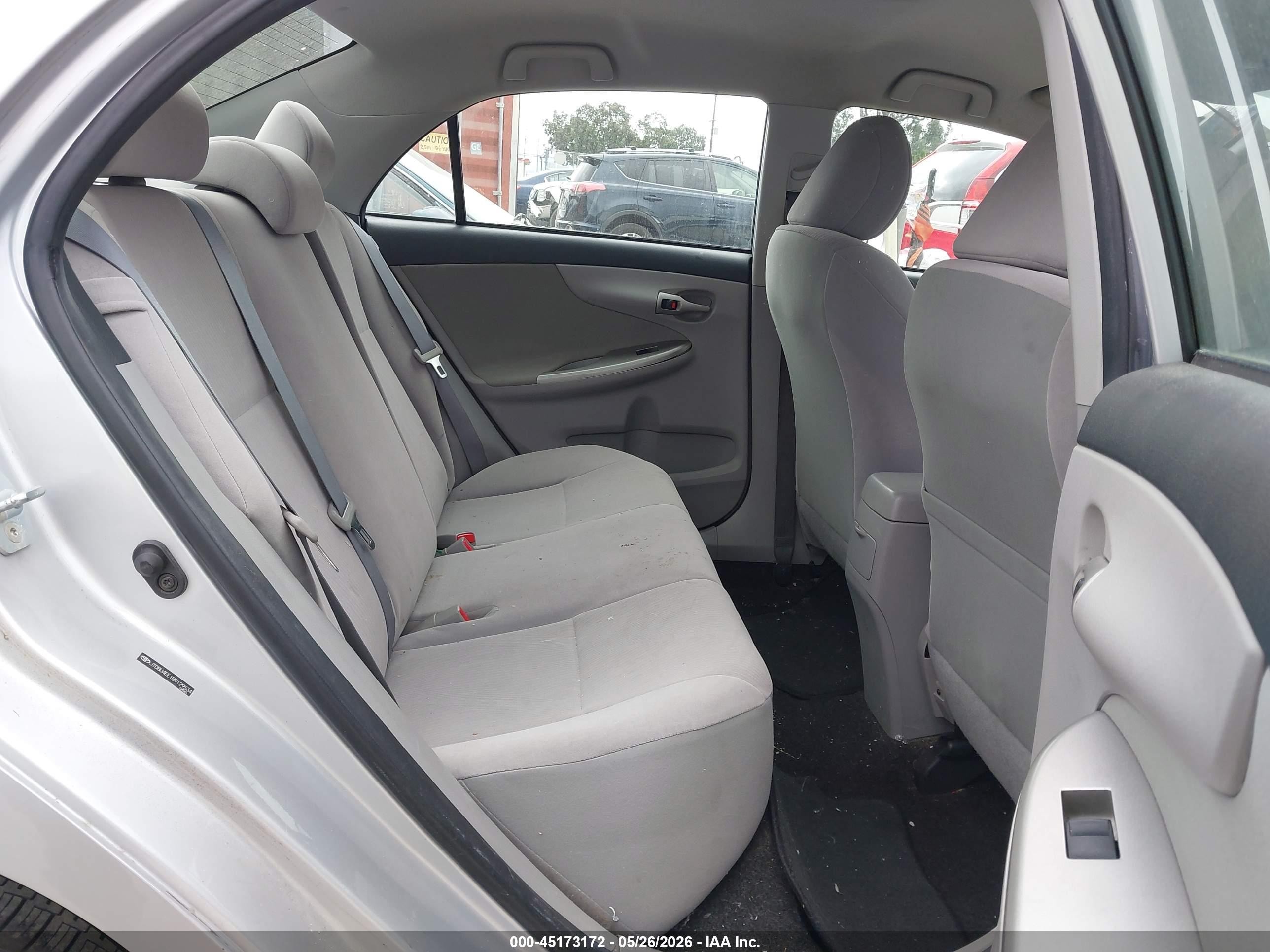 2011 Toyota Corolla Le Silver vin: JTDBU4EE1B9129534