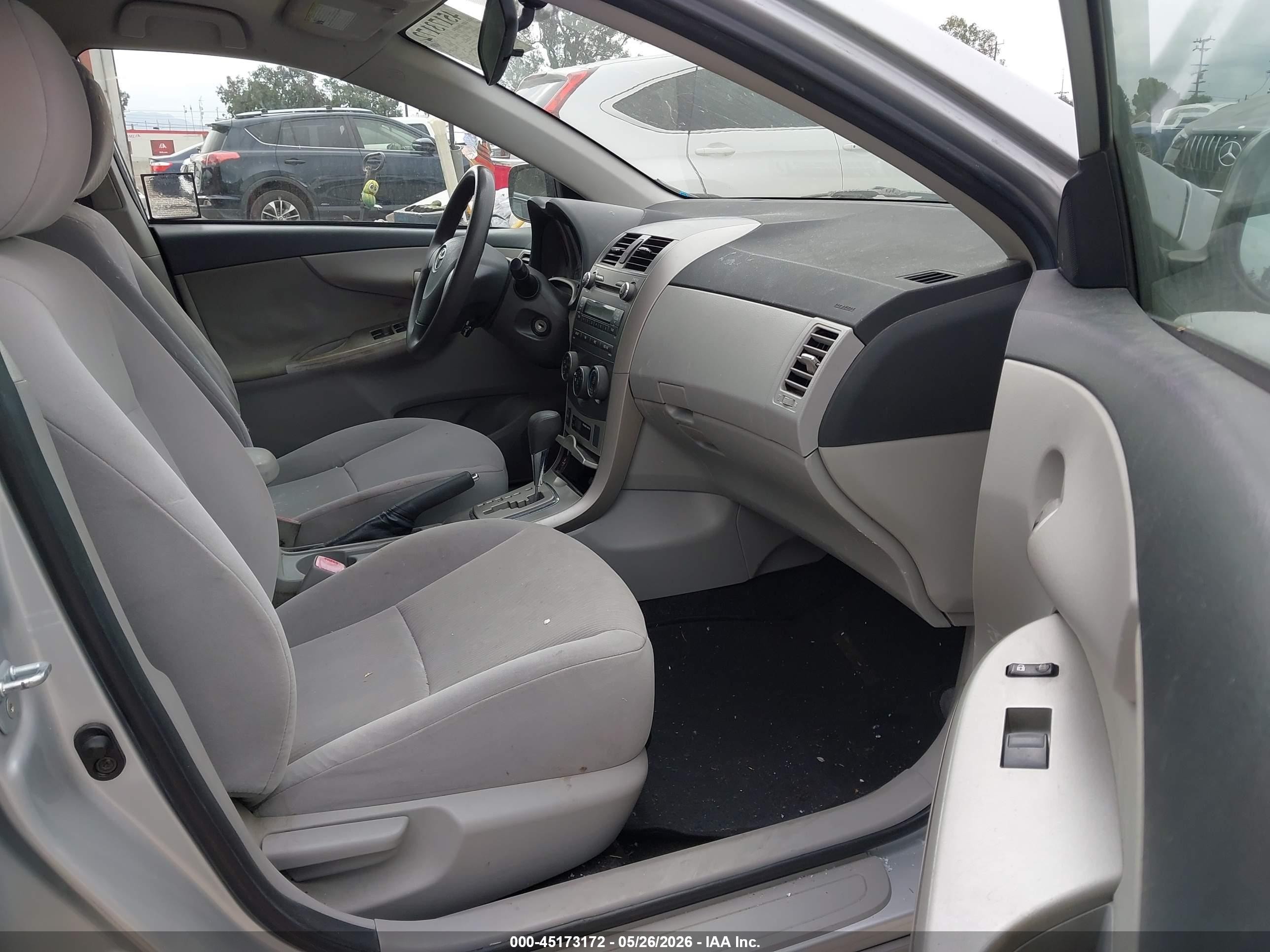 2011 Toyota Corolla Le Silver vin: JTDBU4EE1B9129534