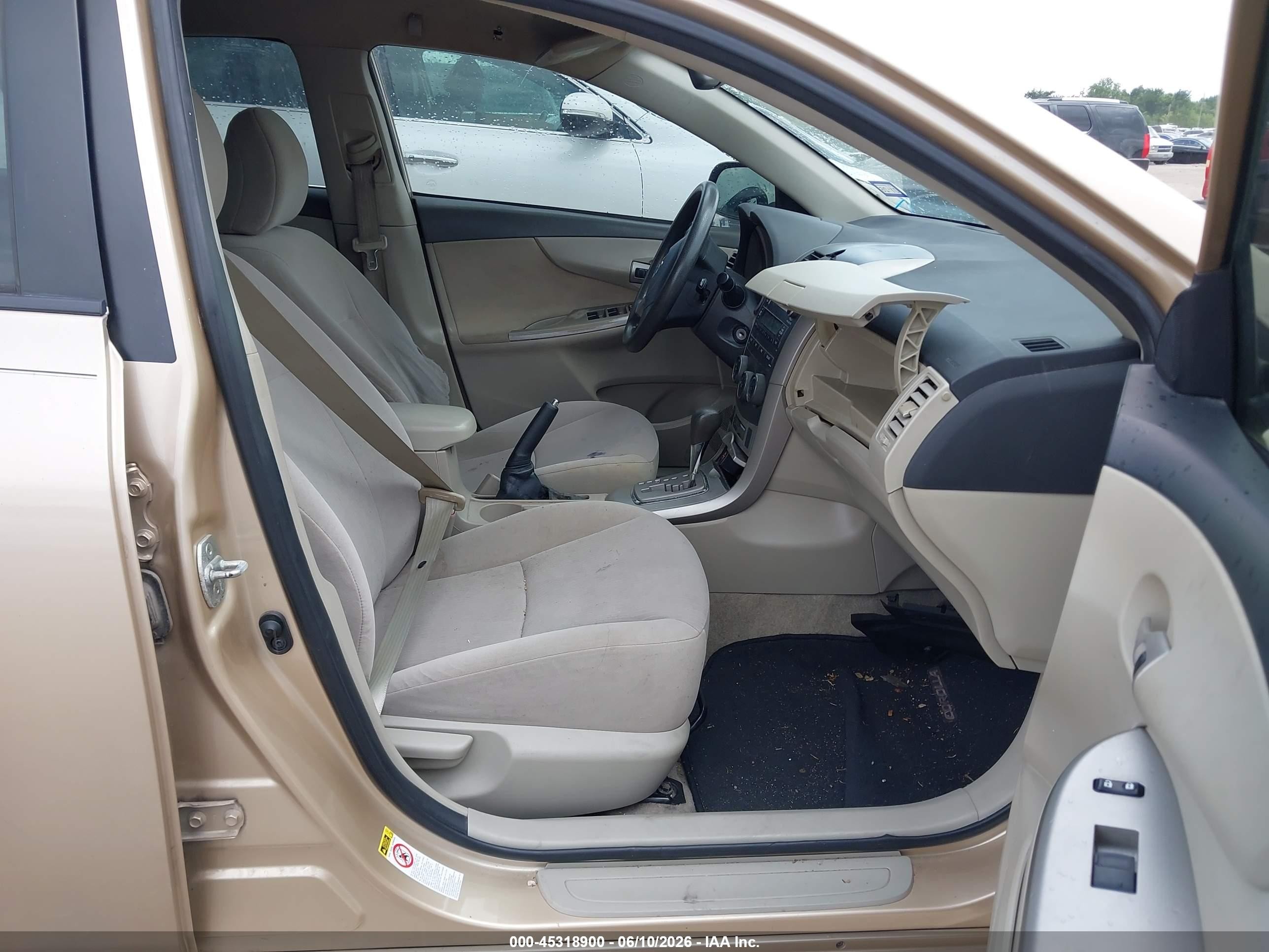 2011 Toyota Corolla Le Gold vin: JTDBU4EE1B9141375