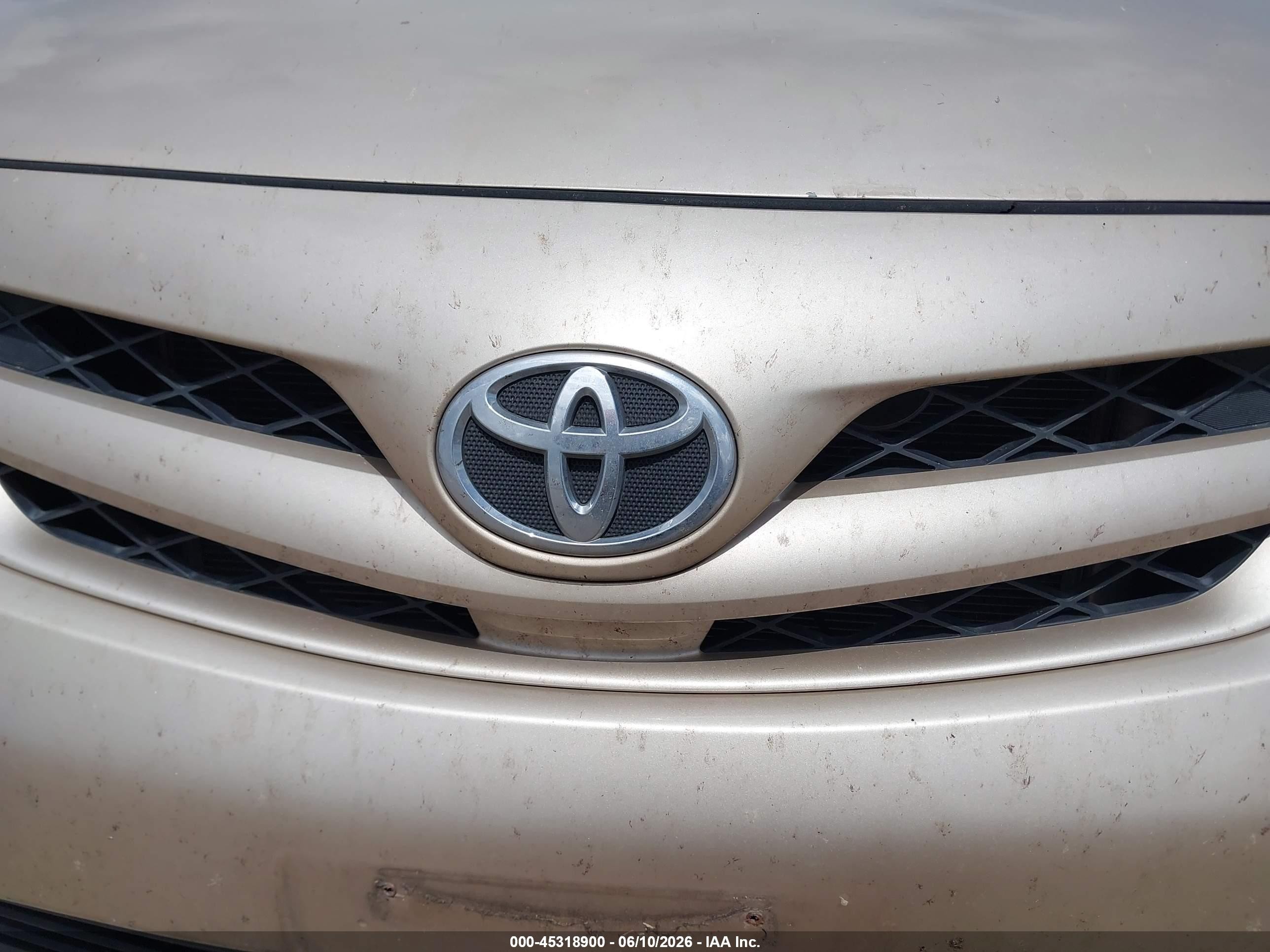 2011 Toyota Corolla Le Gold vin: JTDBU4EE1B9141375