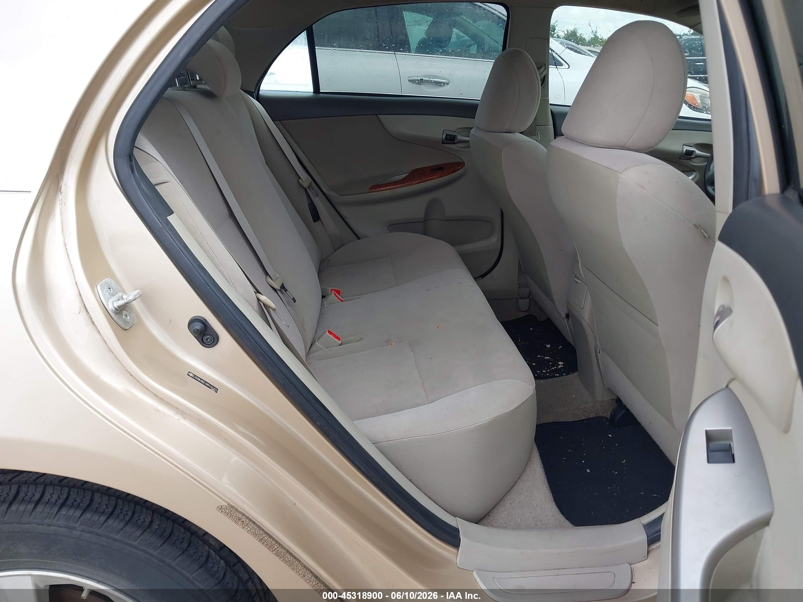 2011 Toyota Corolla Le Gold vin: JTDBU4EE1B9141375
